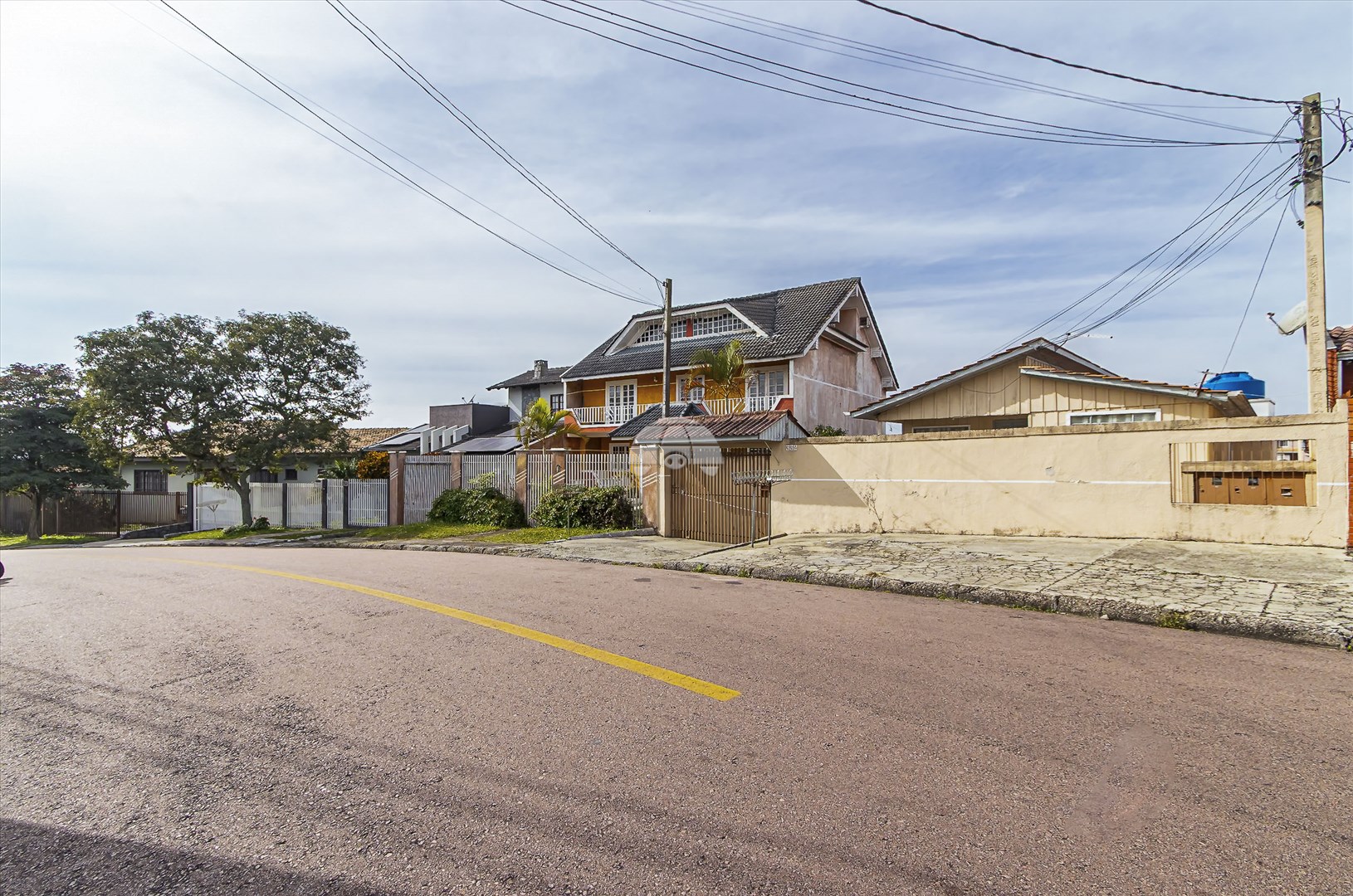 Casa à venda em Xaxim, Curitiba — Portal Chave Fácil