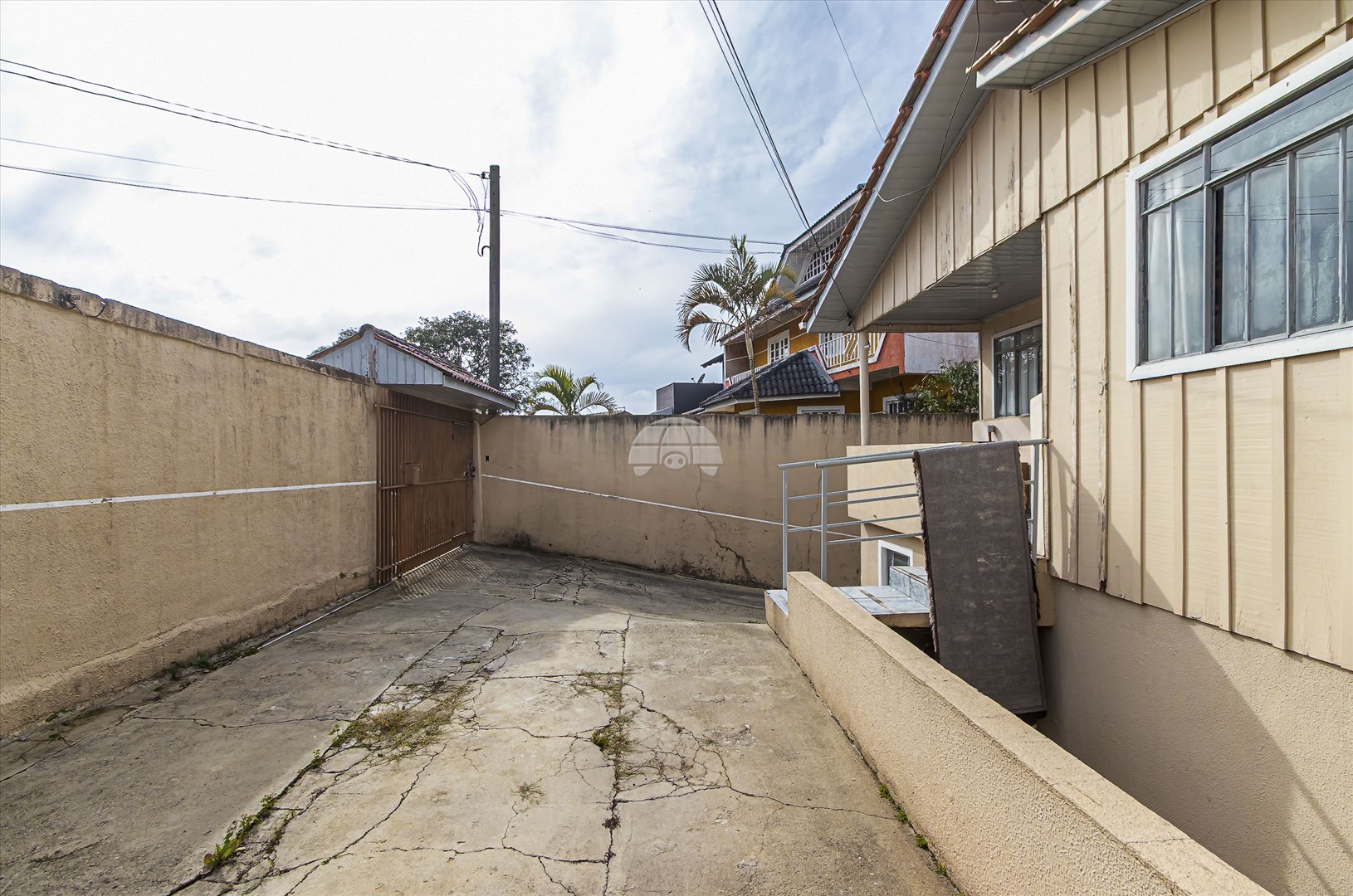 Casa à venda em Xaxim, Curitiba — Casa ao Lado - A sua imobiliária em Curitiba