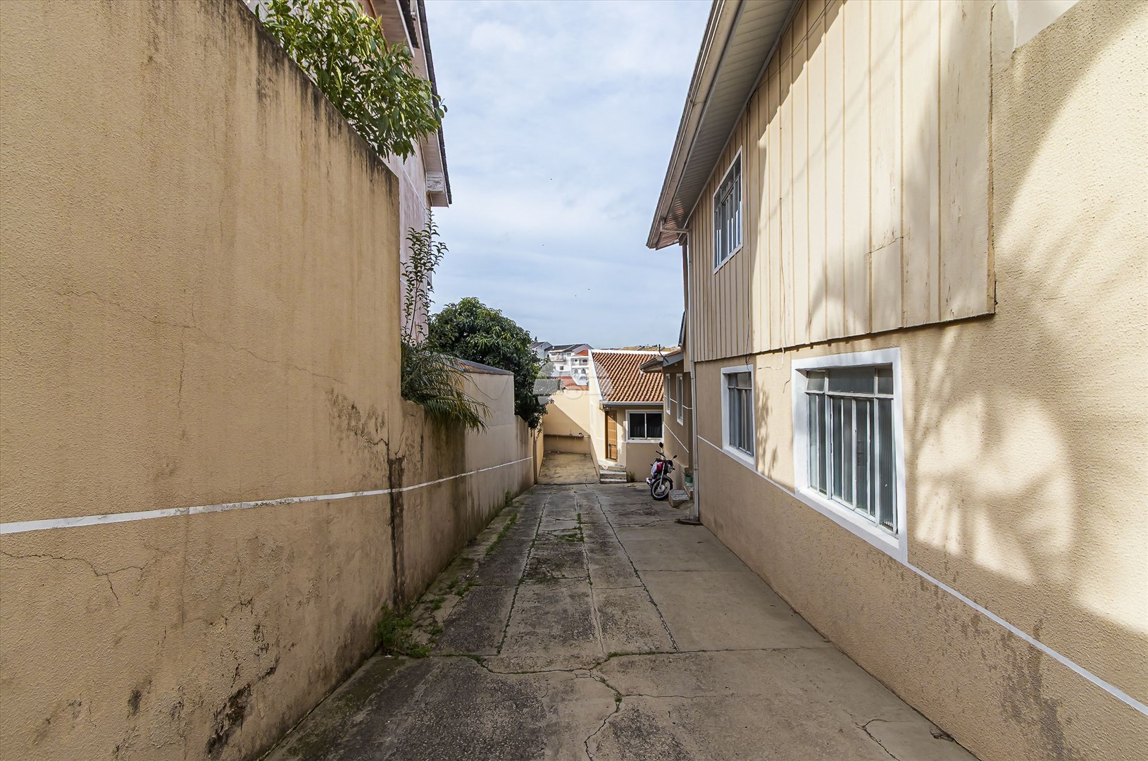 Casa à venda em Xaxim, Curitiba — Imobiliária Andrade