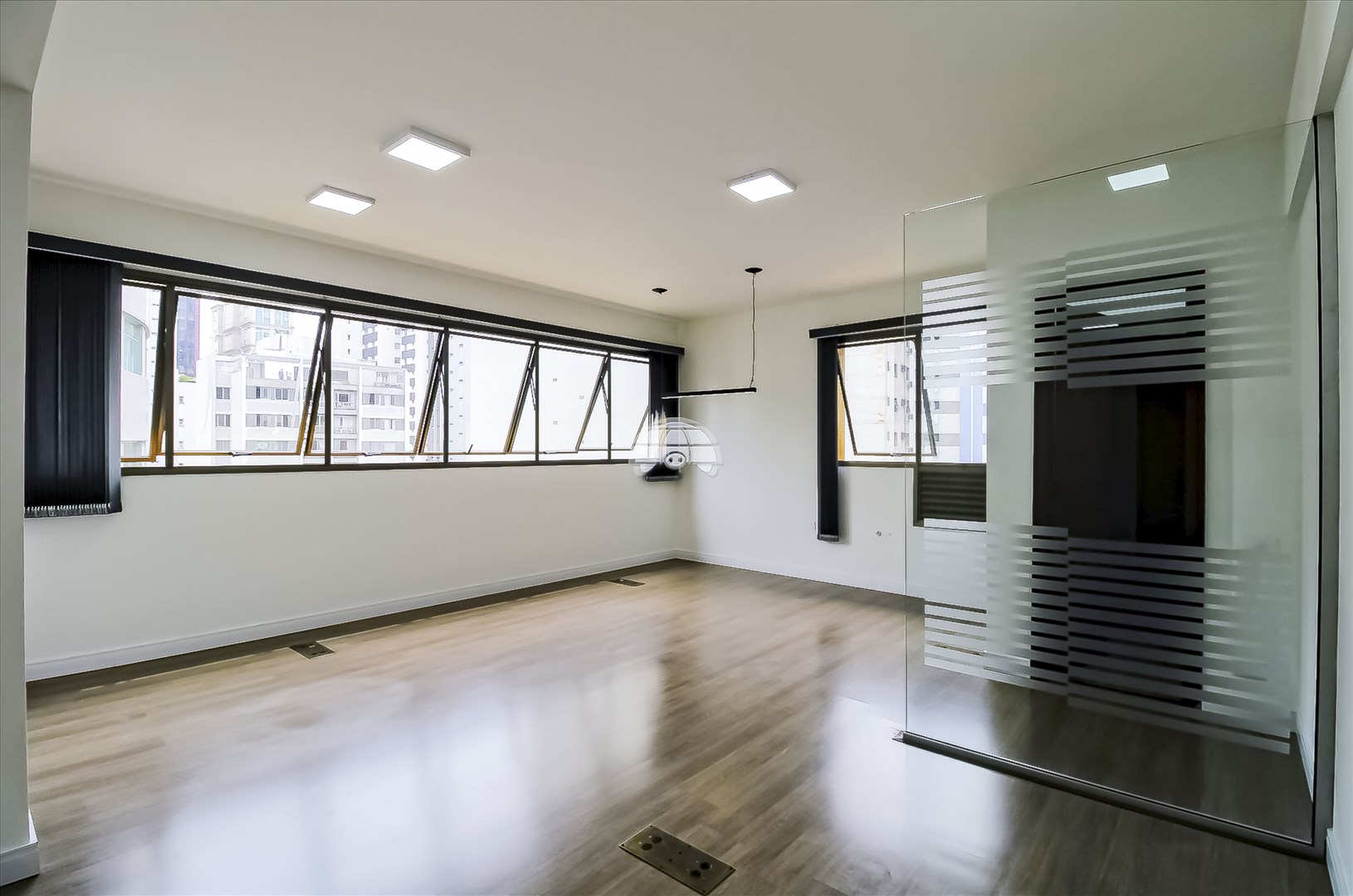 Sala/Conjunto Comercial à venda em Batel, Curitiba — Portal Chave Fácil