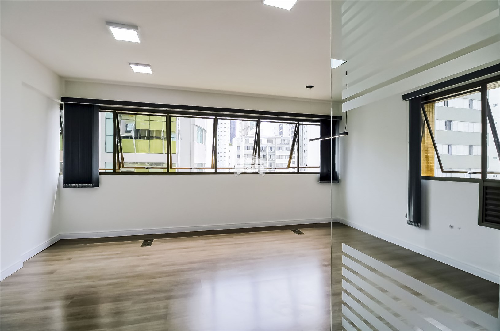 Sala/Conjunto Comercial à venda em Batel, Curitiba — Portal Chave Fácil