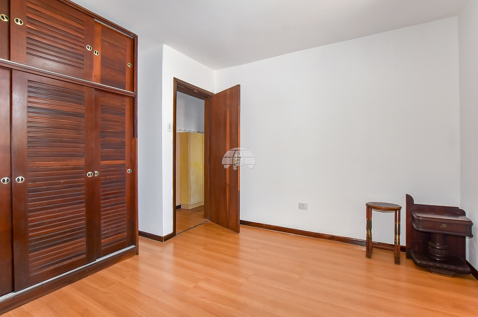 Casa à venda em Jardim Das Américas, Curitiba — GOMES CONSULTOR IMOBILIARIO LTDA.