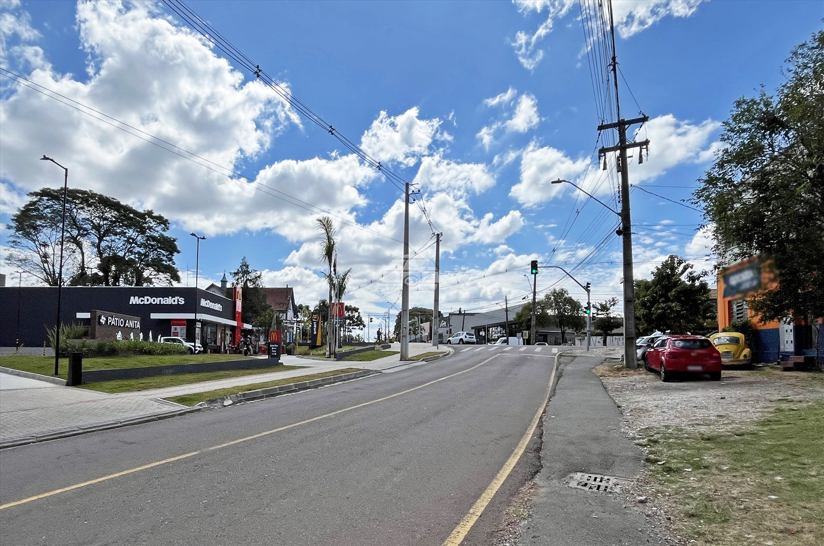 Terreno/Área comercial para alugar em Ahú, Curitiba — Portal Chave Fácil