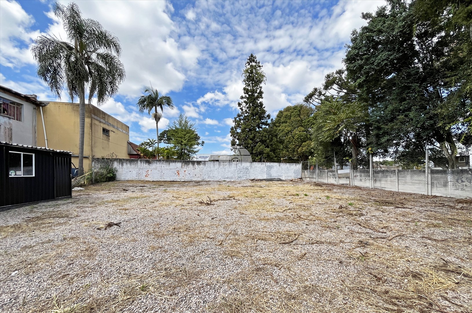 Terreno/Área comercial para alugar em Ahú, Curitiba — Portal Chave Fácil