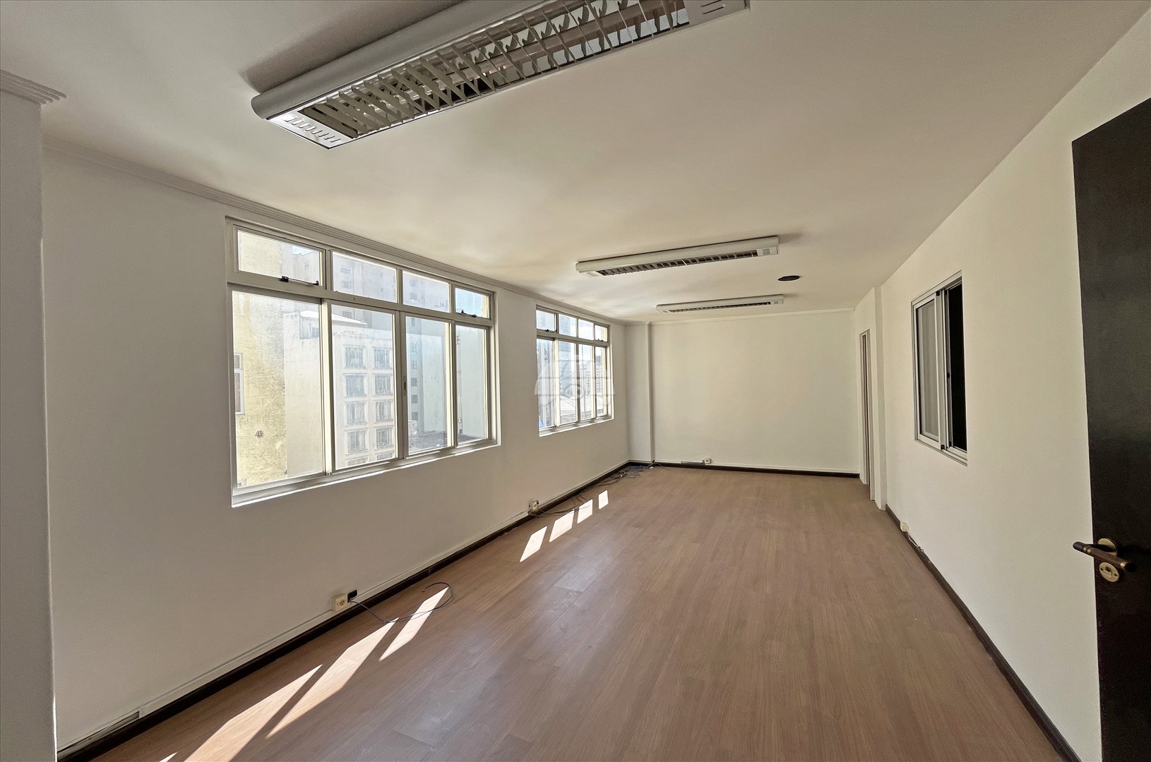 Sala/Conjunto Comercial para alugar em Centro, Curitiba — Portal Chave Fácil