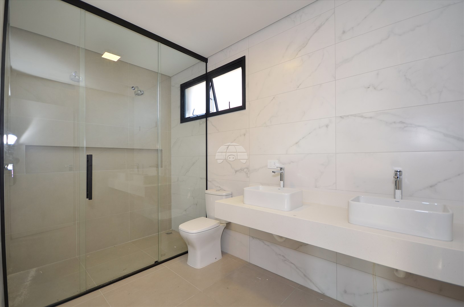 Casa para alugar em Mercês, Curitiba — Imobiliária Razão