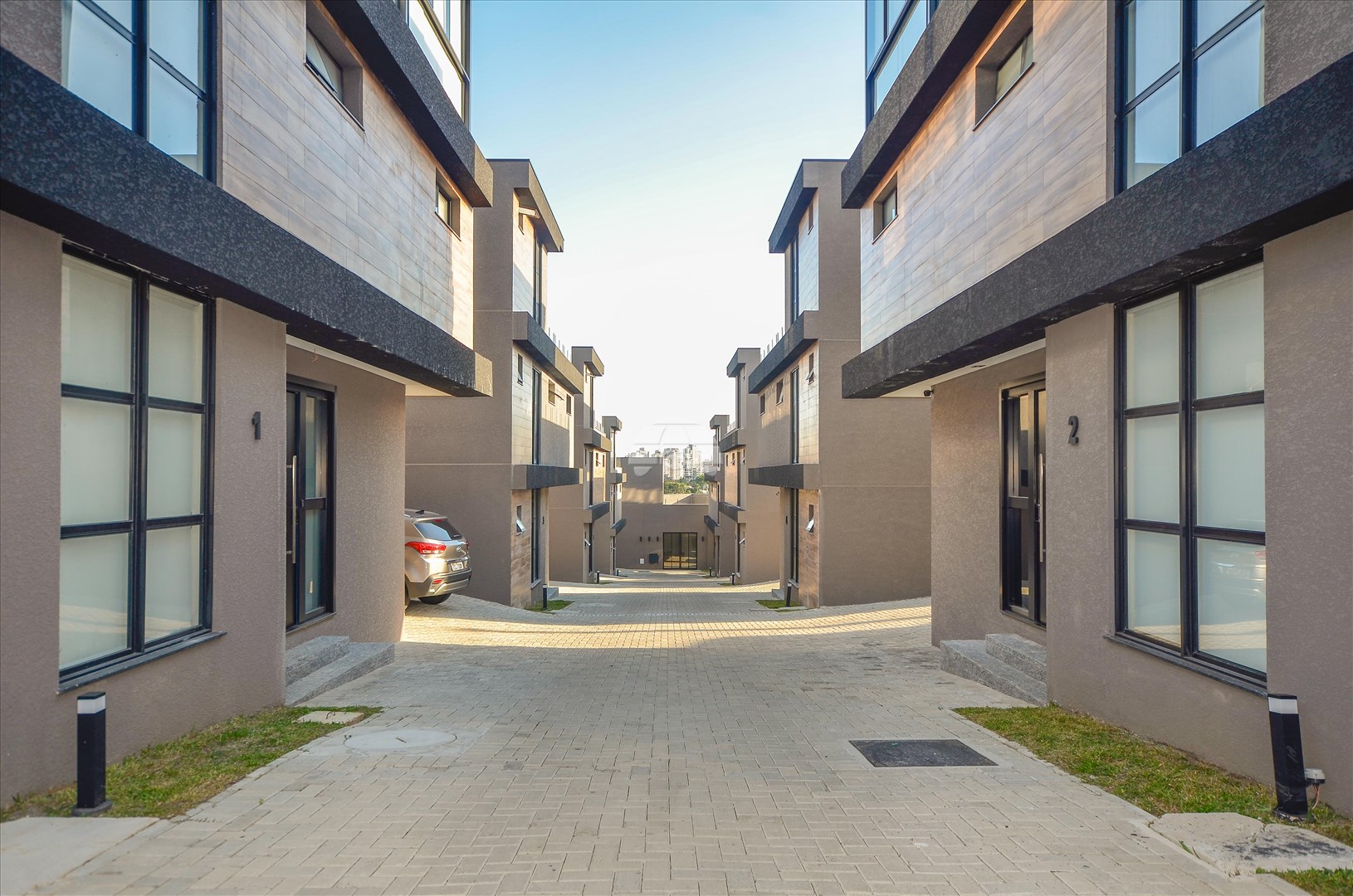 Casa para alugar em Mercês, Curitiba — Imobiliária Razão
