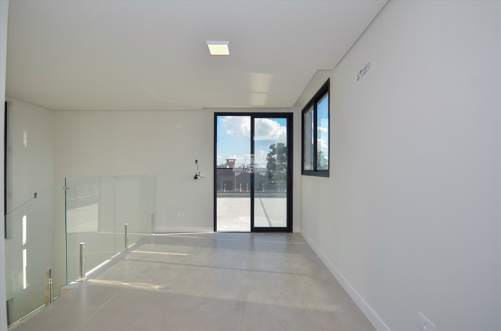 Casa para alugar em Mercês, Curitiba — Imobiliária Razão