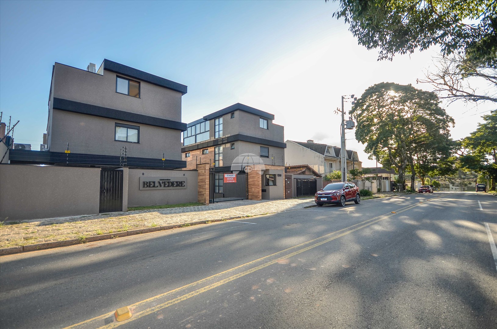 Casa para alugar em Mercês, Curitiba — Imobiliária Razão