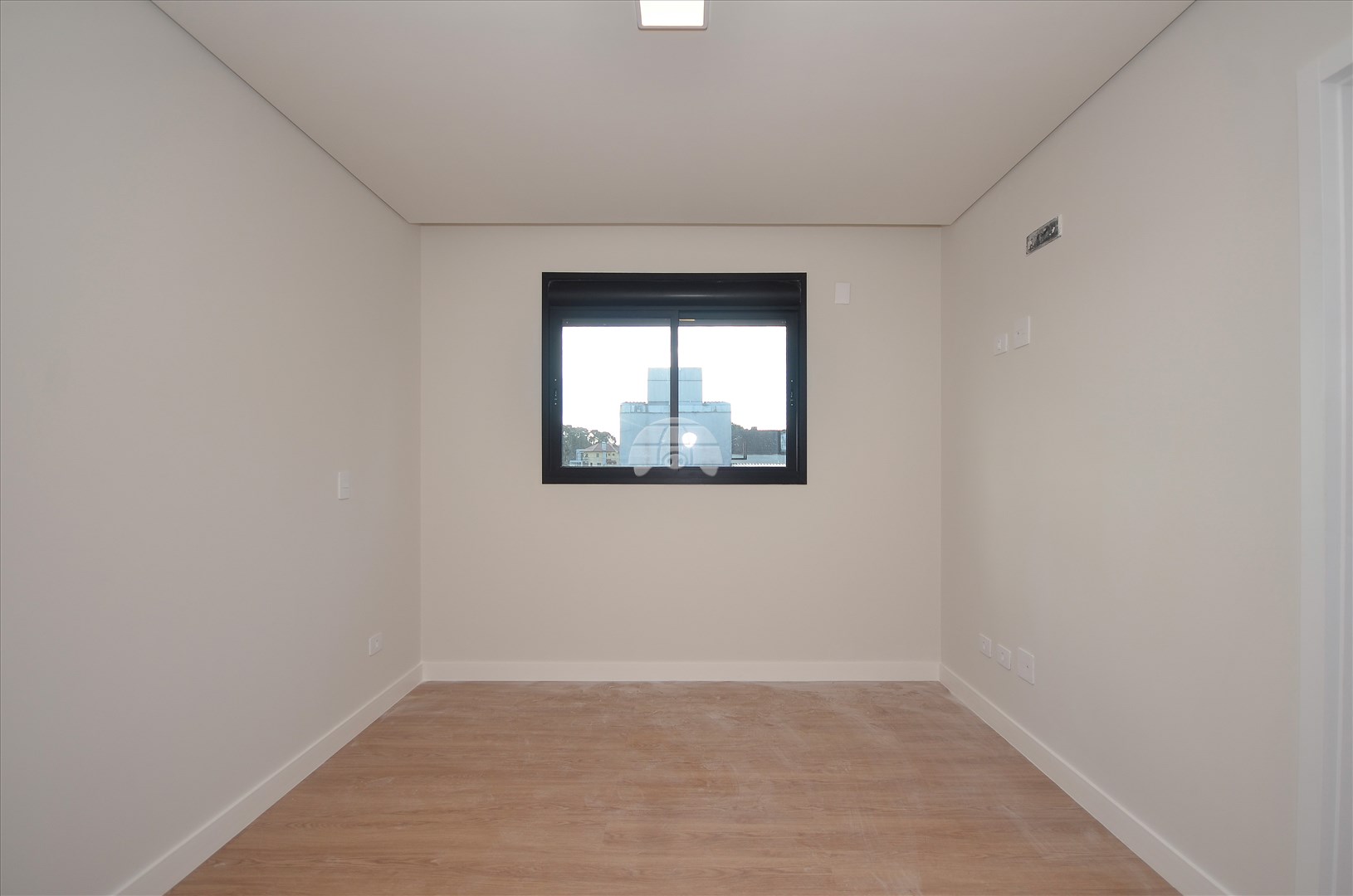 Casa para alugar em Mercês, Curitiba — Imobiliária Razão
