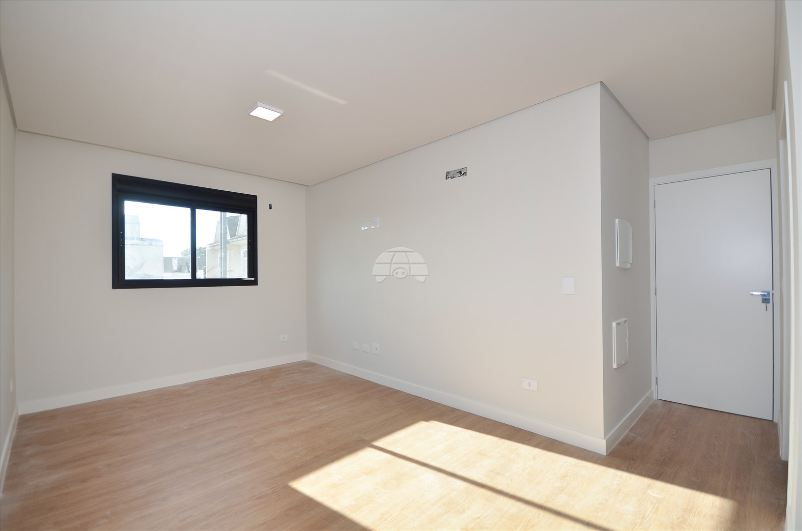 Casa para alugar em Mercês, Curitiba — Imobiliária Razão