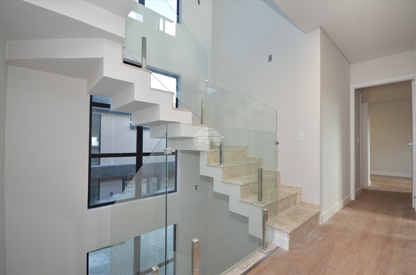 Casa para alugar em Mercês, Curitiba — Imobiliária Razão