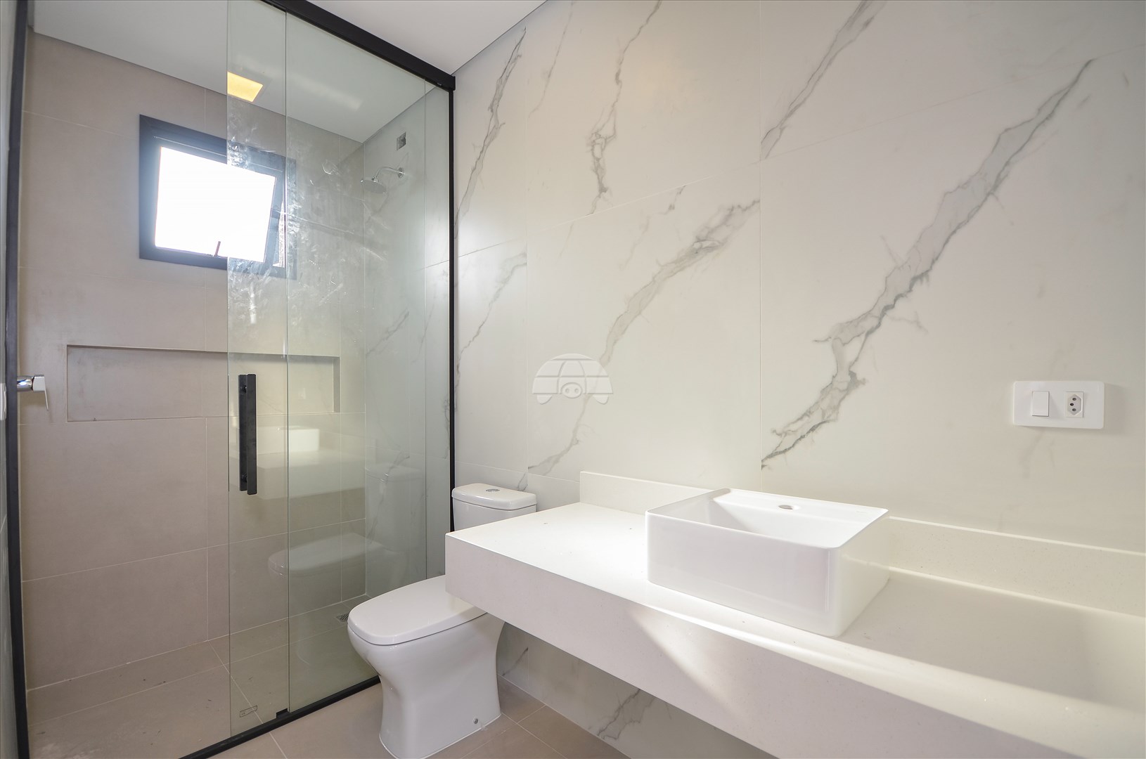 Casa para alugar em Mercês, Curitiba — Imobiliária Razão