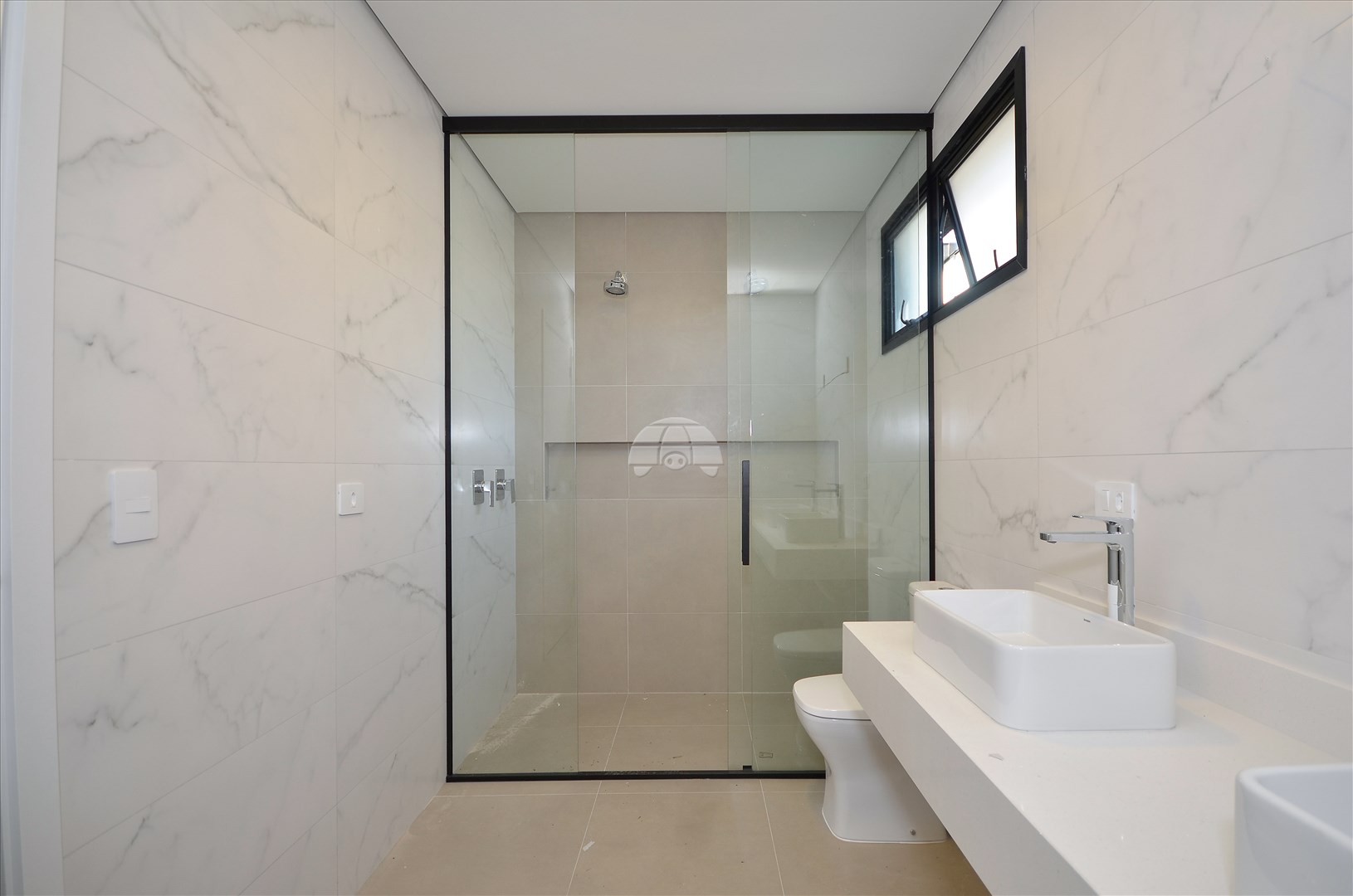 Casa para alugar em Mercês, Curitiba — Imobiliária Razão