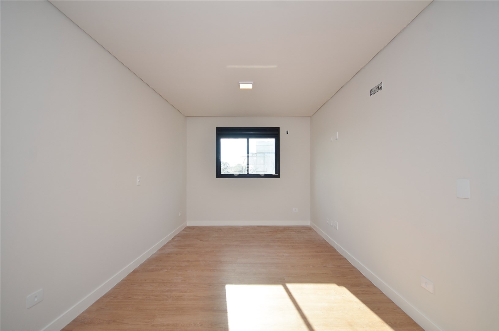 Casa para alugar em Mercês, Curitiba — Imobiliária Razão