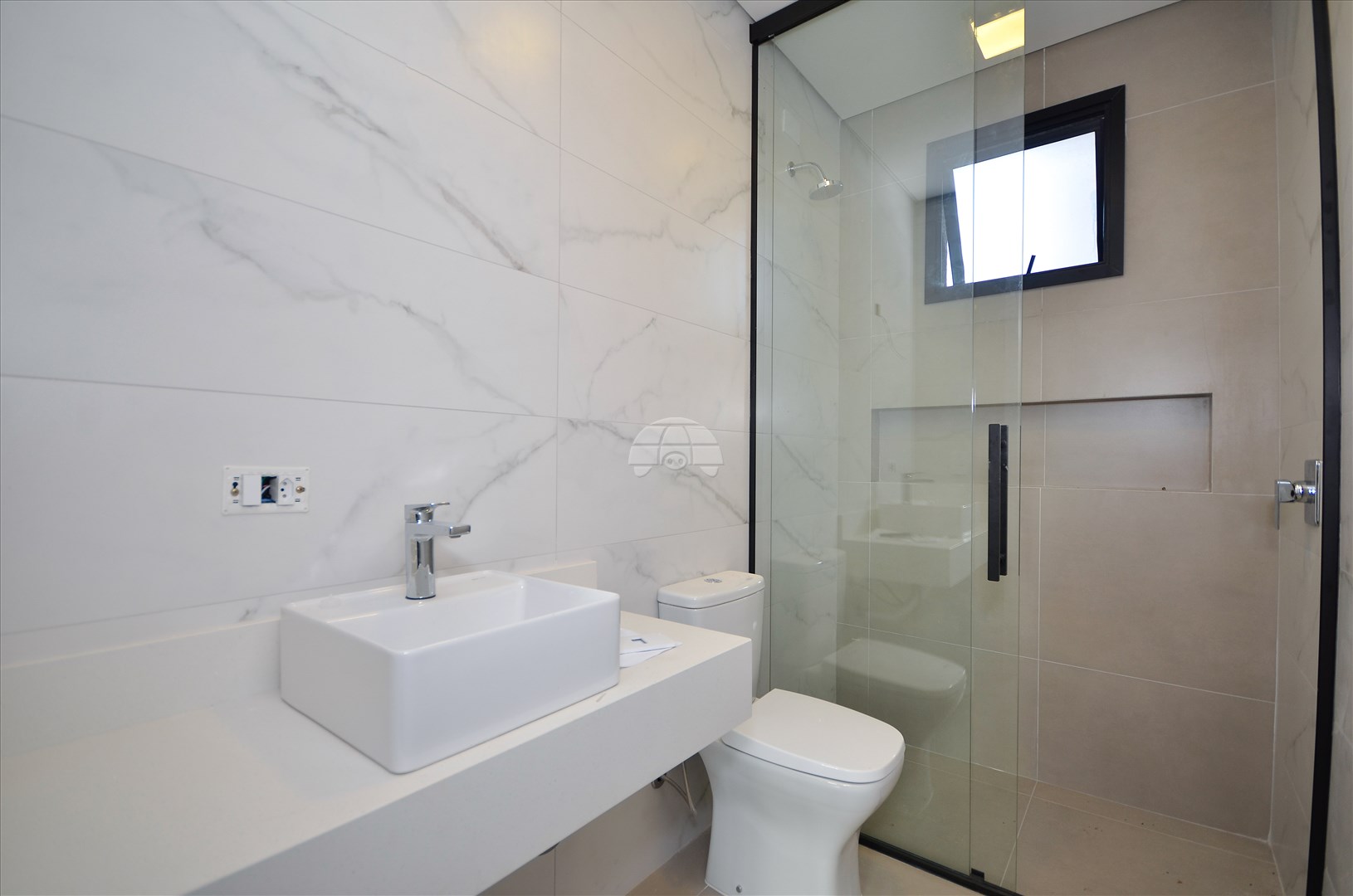 Casa para alugar em Mercês, Curitiba — Imobiliária Razão