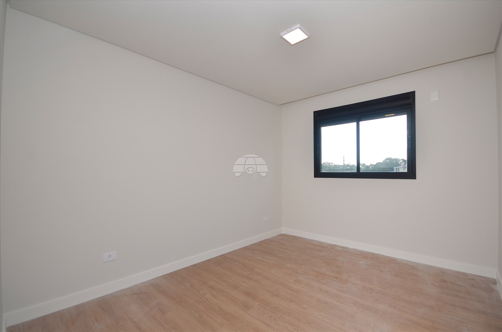 Casa para alugar em Mercês, Curitiba — Imobiliária Razão