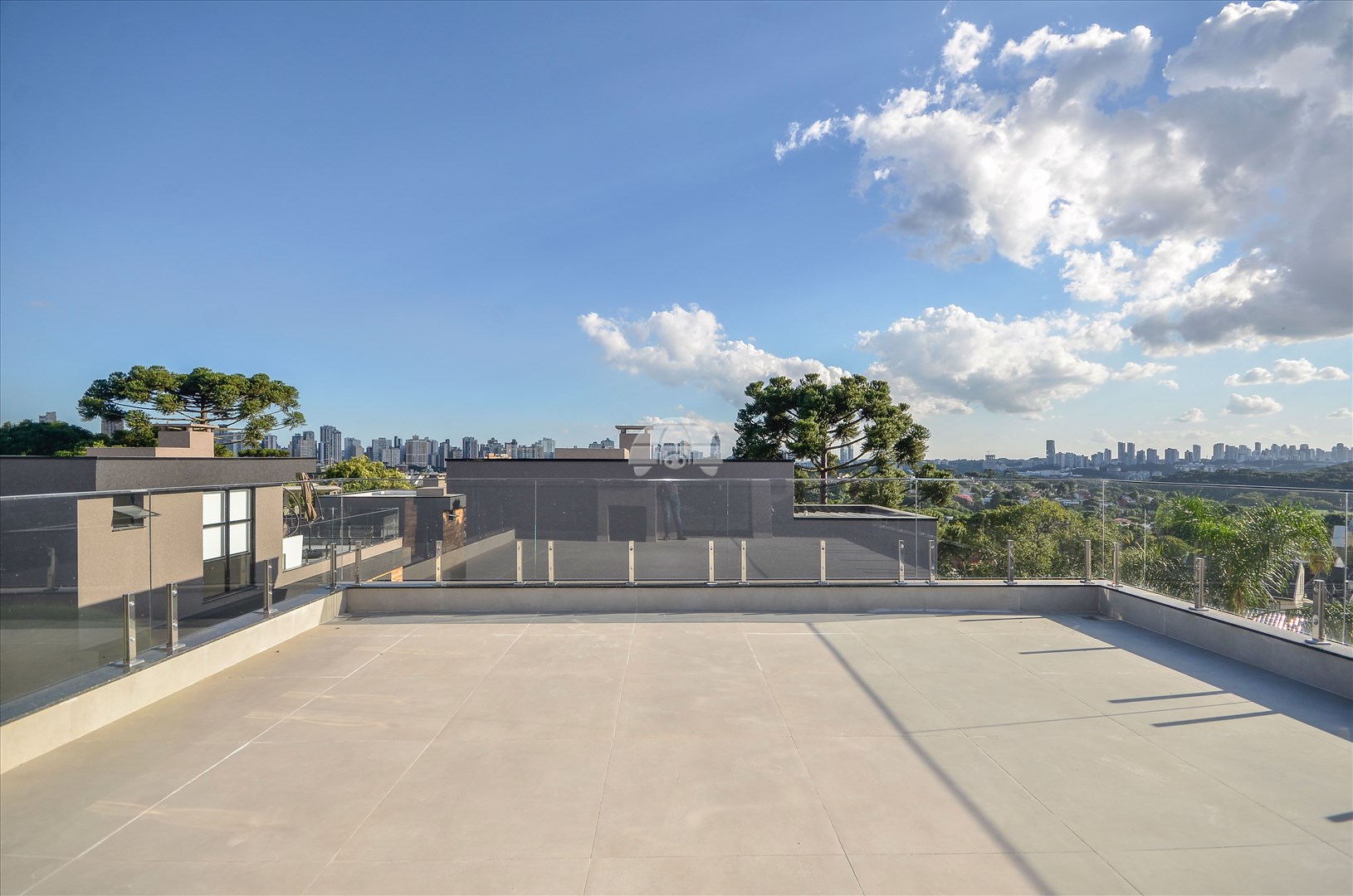 Casa para alugar em Mercês, Curitiba — Imobiliária Razão