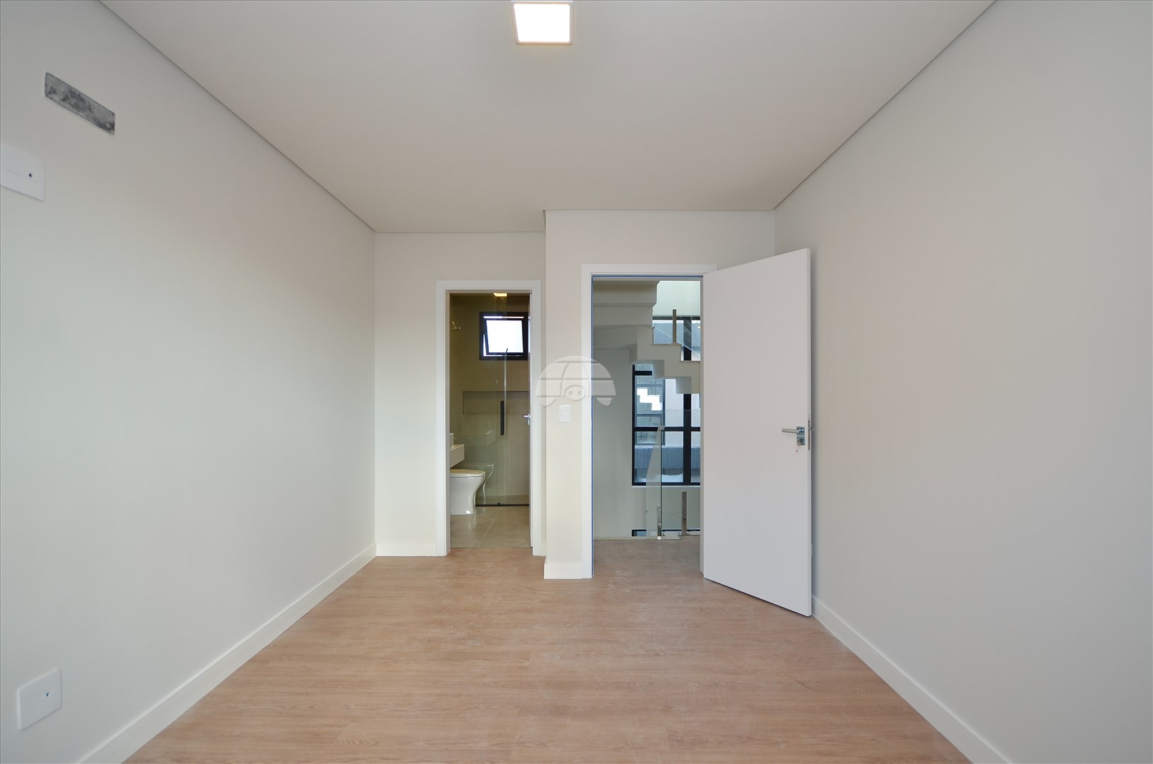Casa para alugar em Mercês, Curitiba — Imobiliária Razão