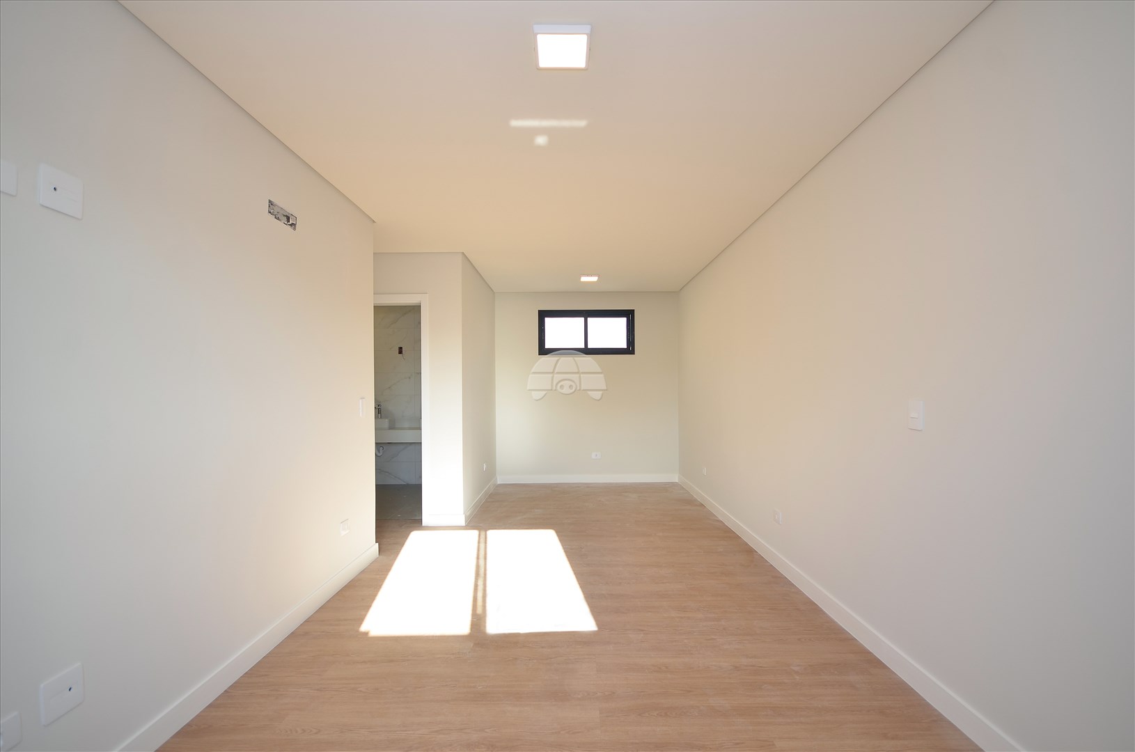 Casa para alugar em Mercês, Curitiba — Imobiliária Razão