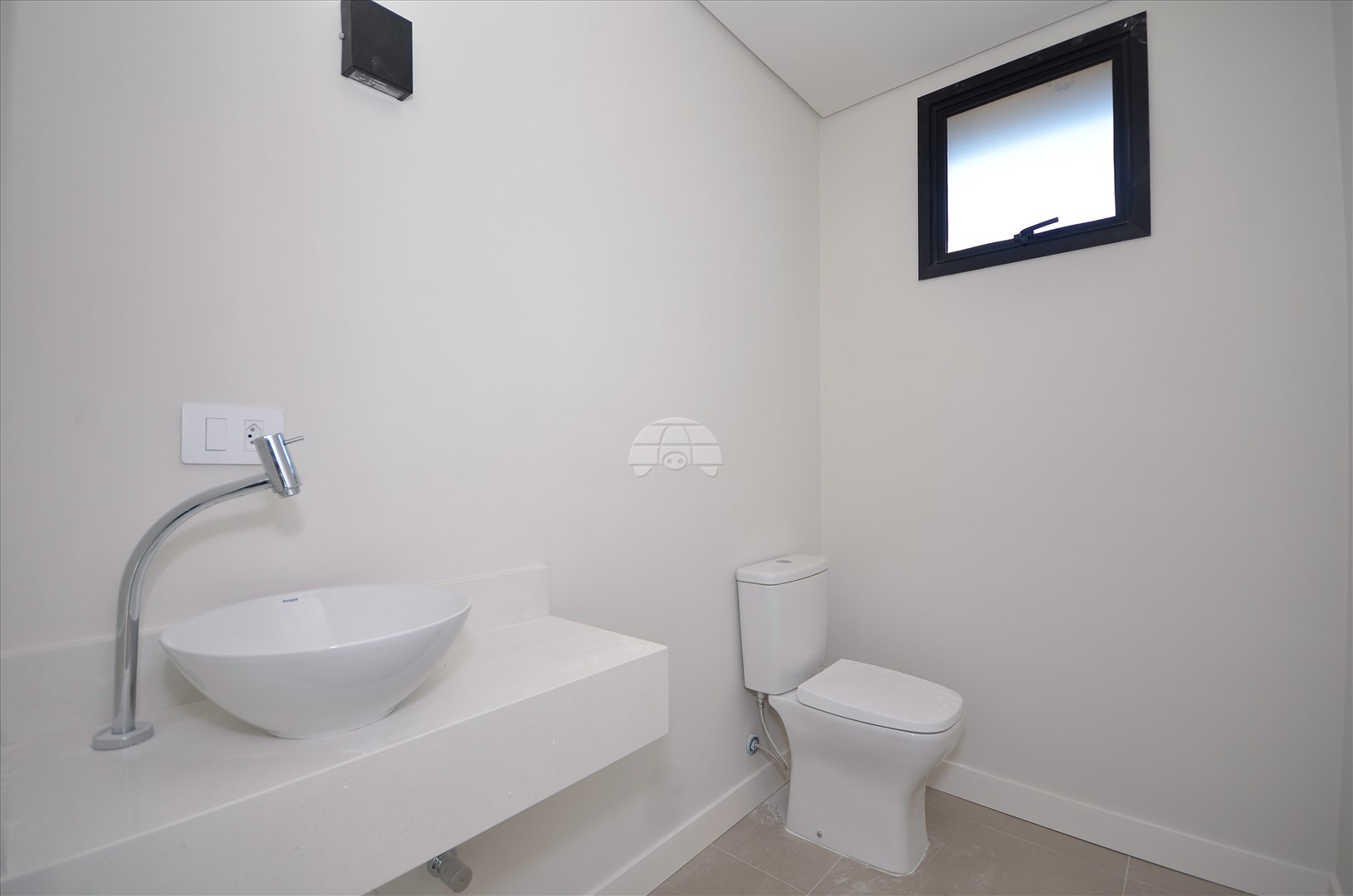 Casa para alugar em Mercês, Curitiba — Imobiliária Razão