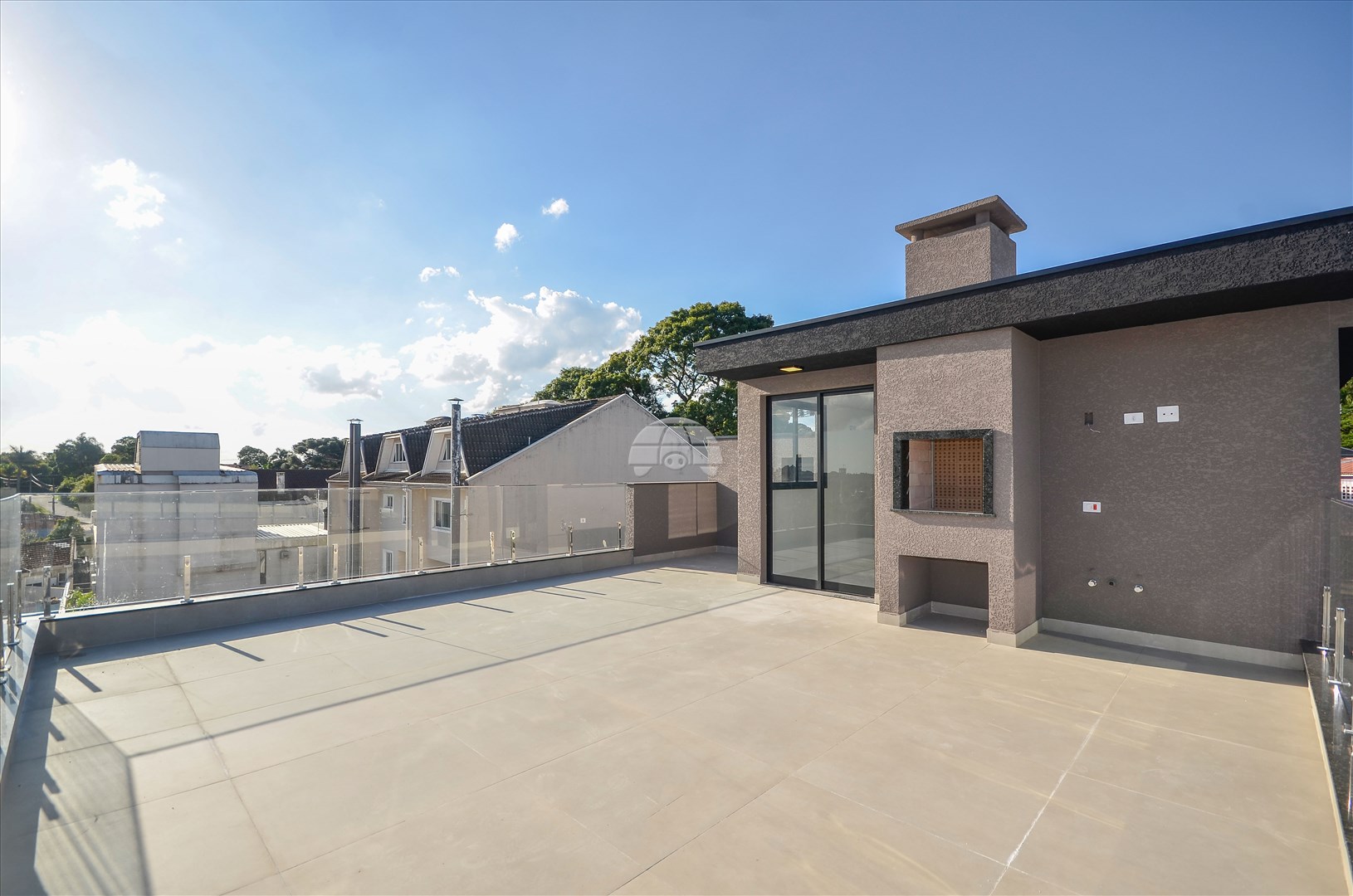 Casa para alugar em Mercês, Curitiba — Imobiliária Razão