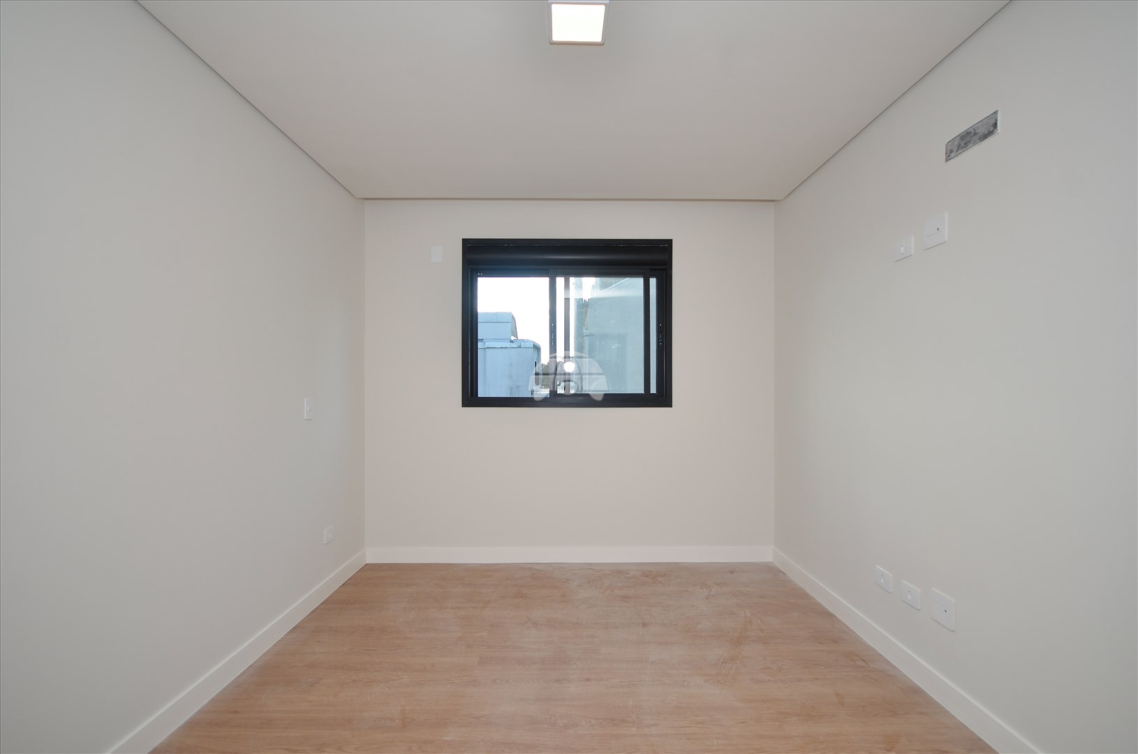 Casa para alugar em Mercês, Curitiba — Imobiliária Razão