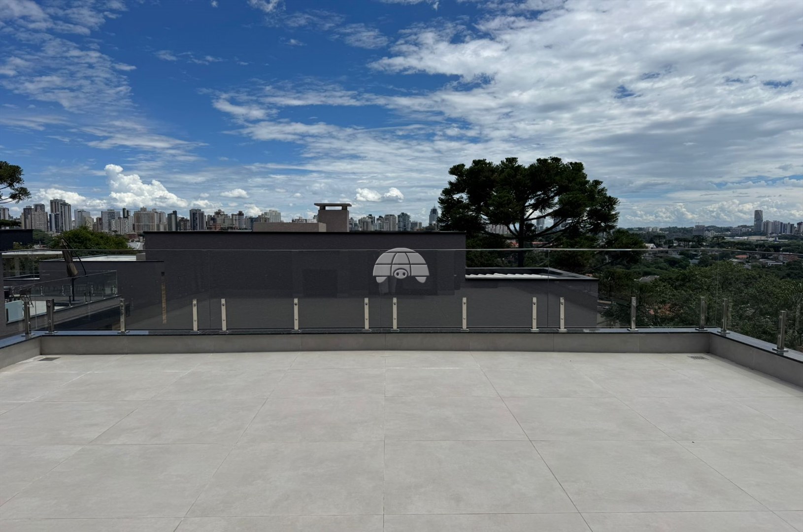 Casa para alugar em Mercês, Curitiba — Imobiliária Razão