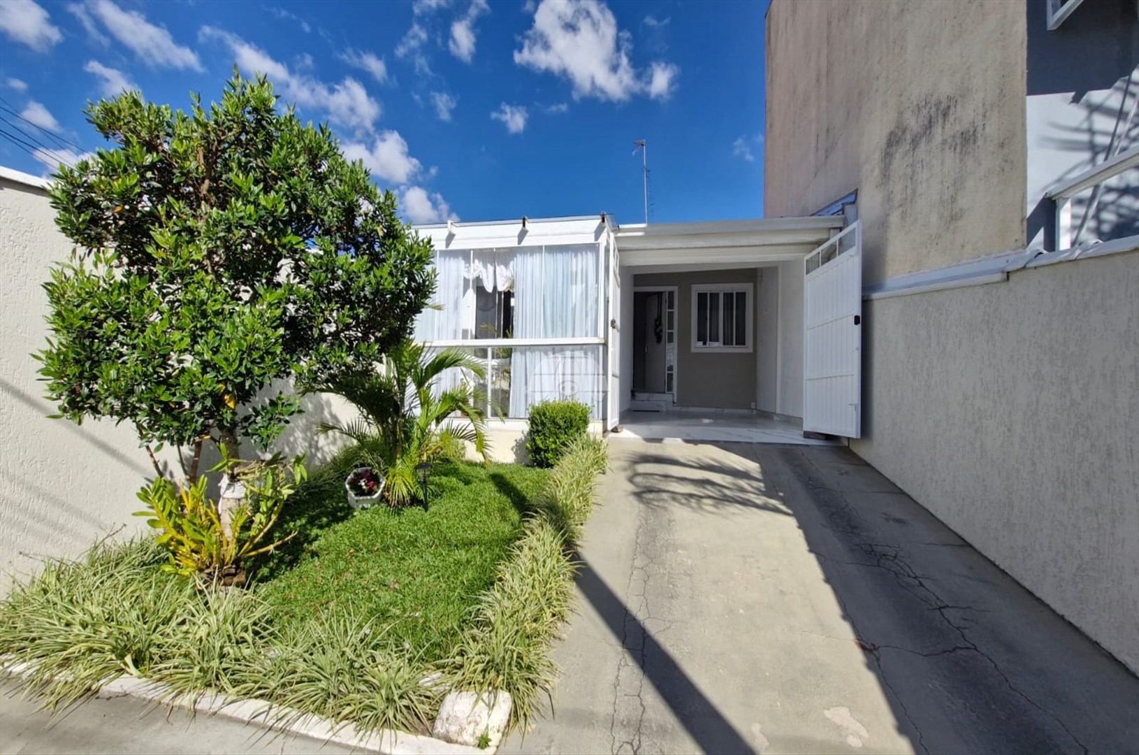 Casa à venda em Cachoeira, Curitiba — Portal Chave Fácil