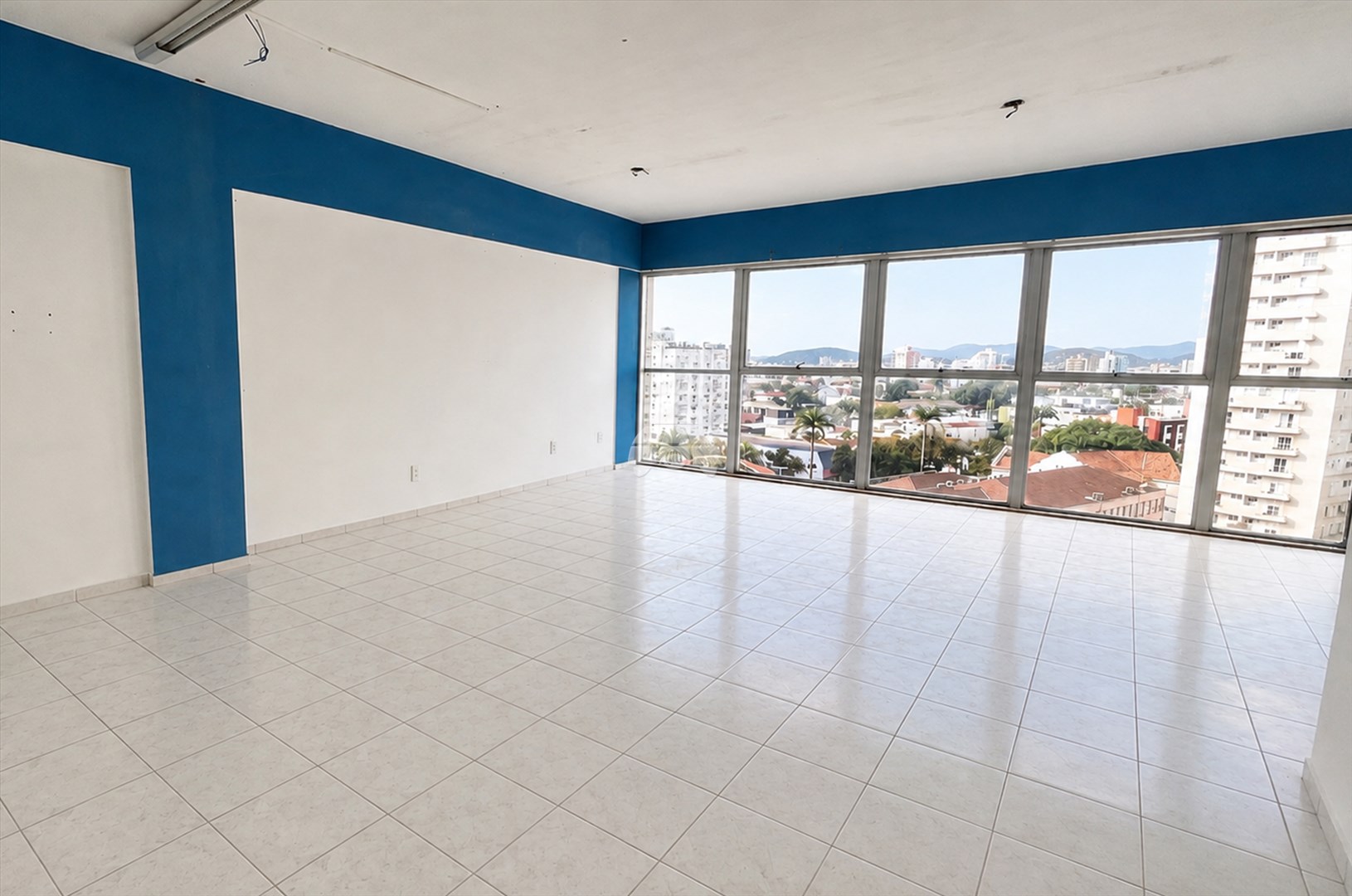Sala/Conjunto Comercial à venda em Centro, Joinville — Portal Chave Fácil