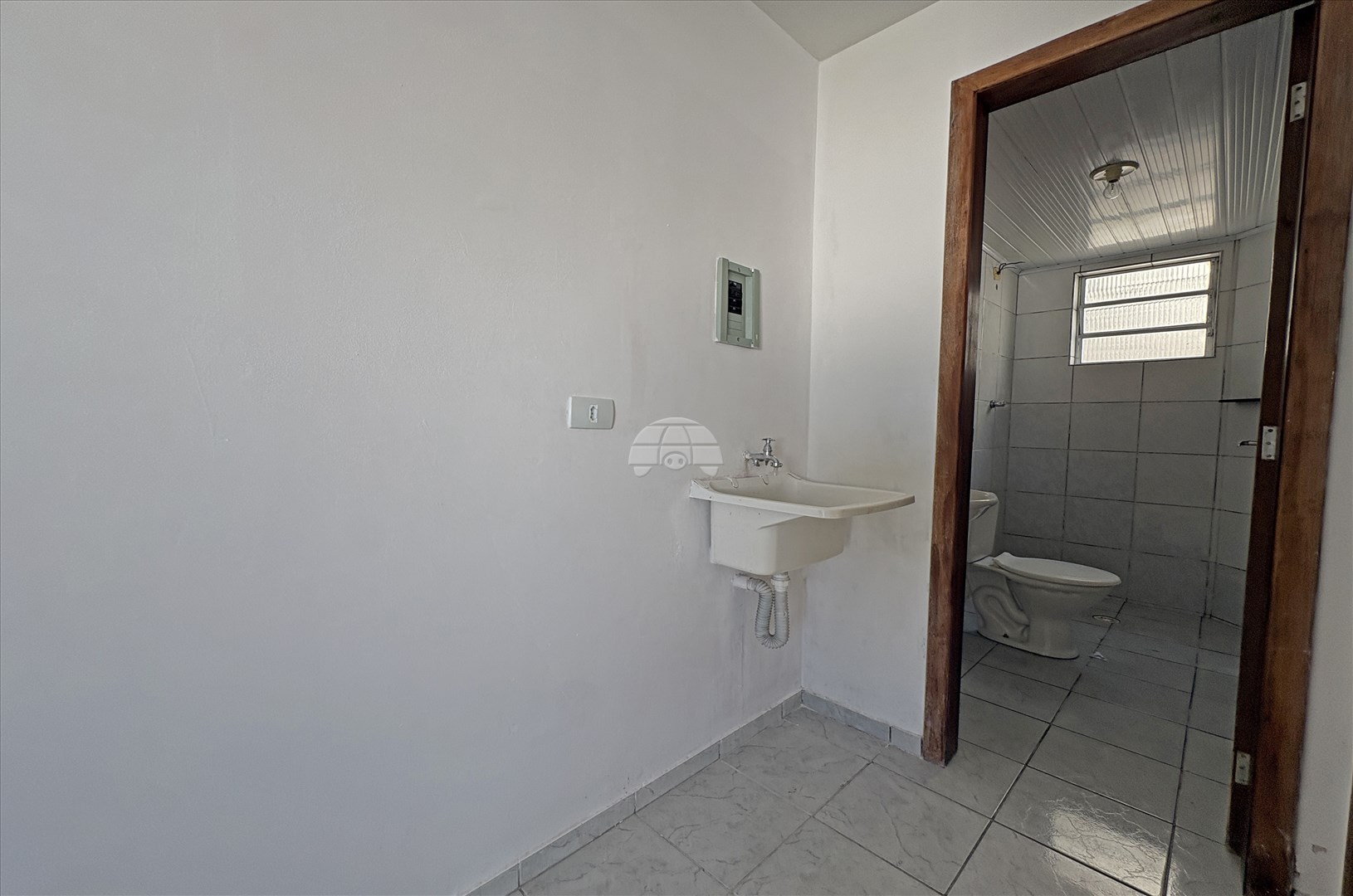 Apartamento para alugar em Novo Mundo, Curitiba — GOMES CONSULTOR IMOBILIARIO LTDA.
