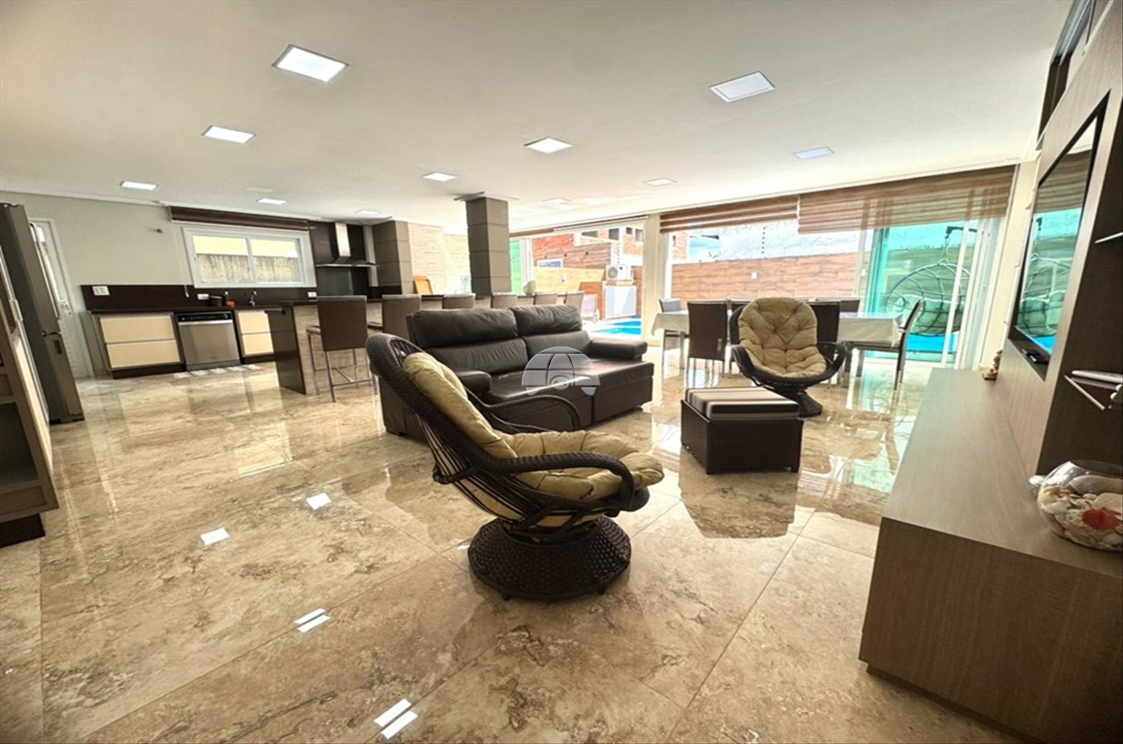 Sobrado à venda em Costa Azul, Matinhos — Portal Chave Fácil