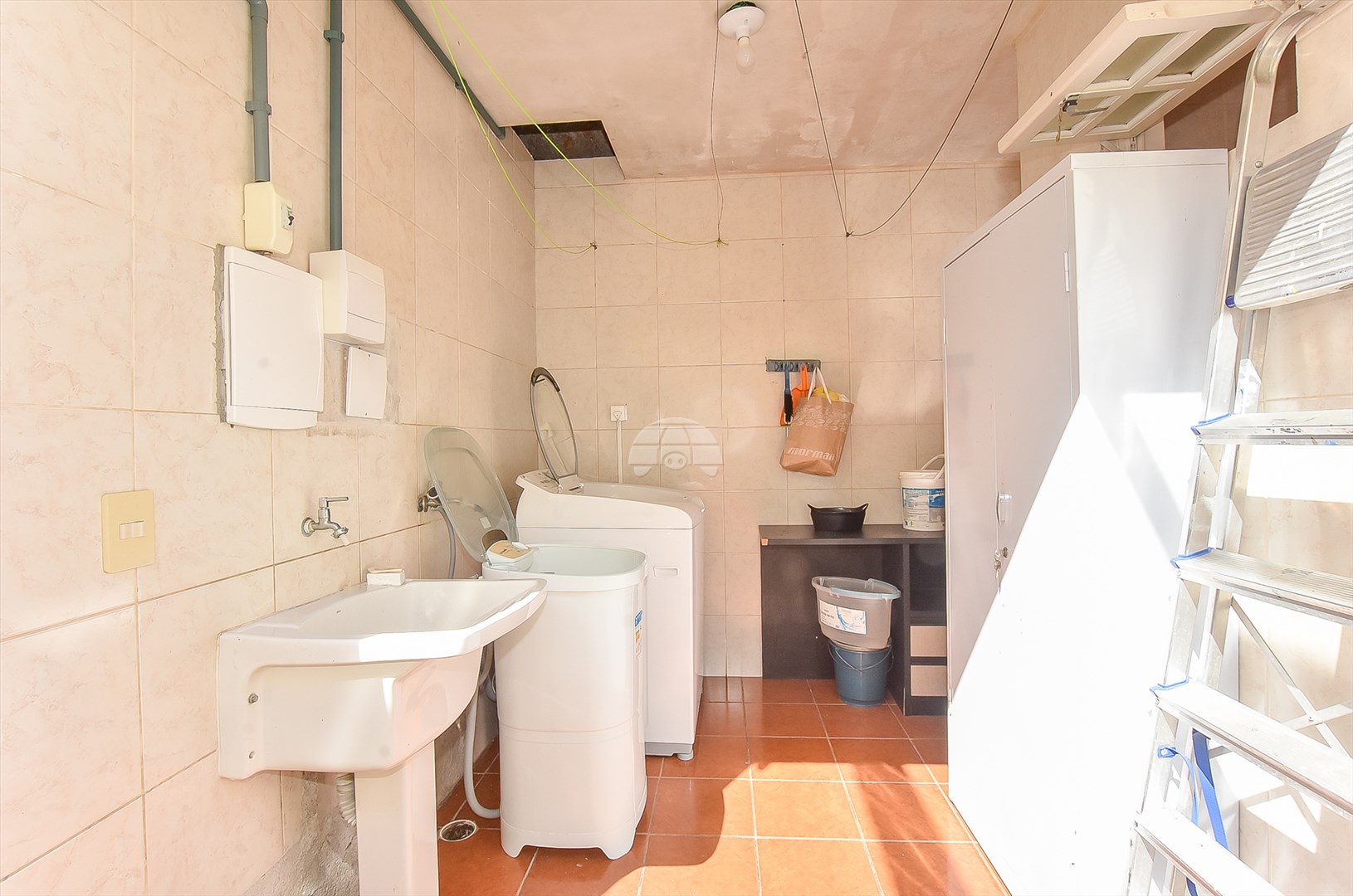Casa à venda em Capão Raso, Curitiba — Galvão Vendas - Imóveis a venda em Curitiba