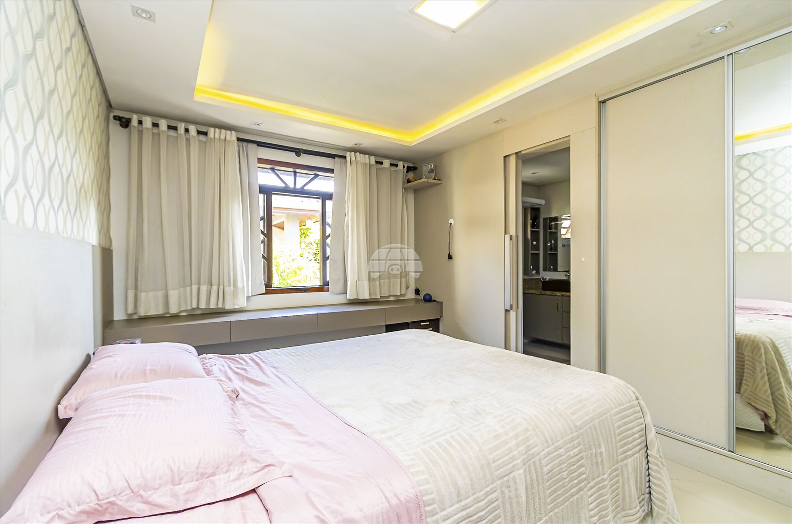 Casa à venda em Cajuru, Curitiba — GOMES CONSULTOR IMOBILIARIO LTDA.