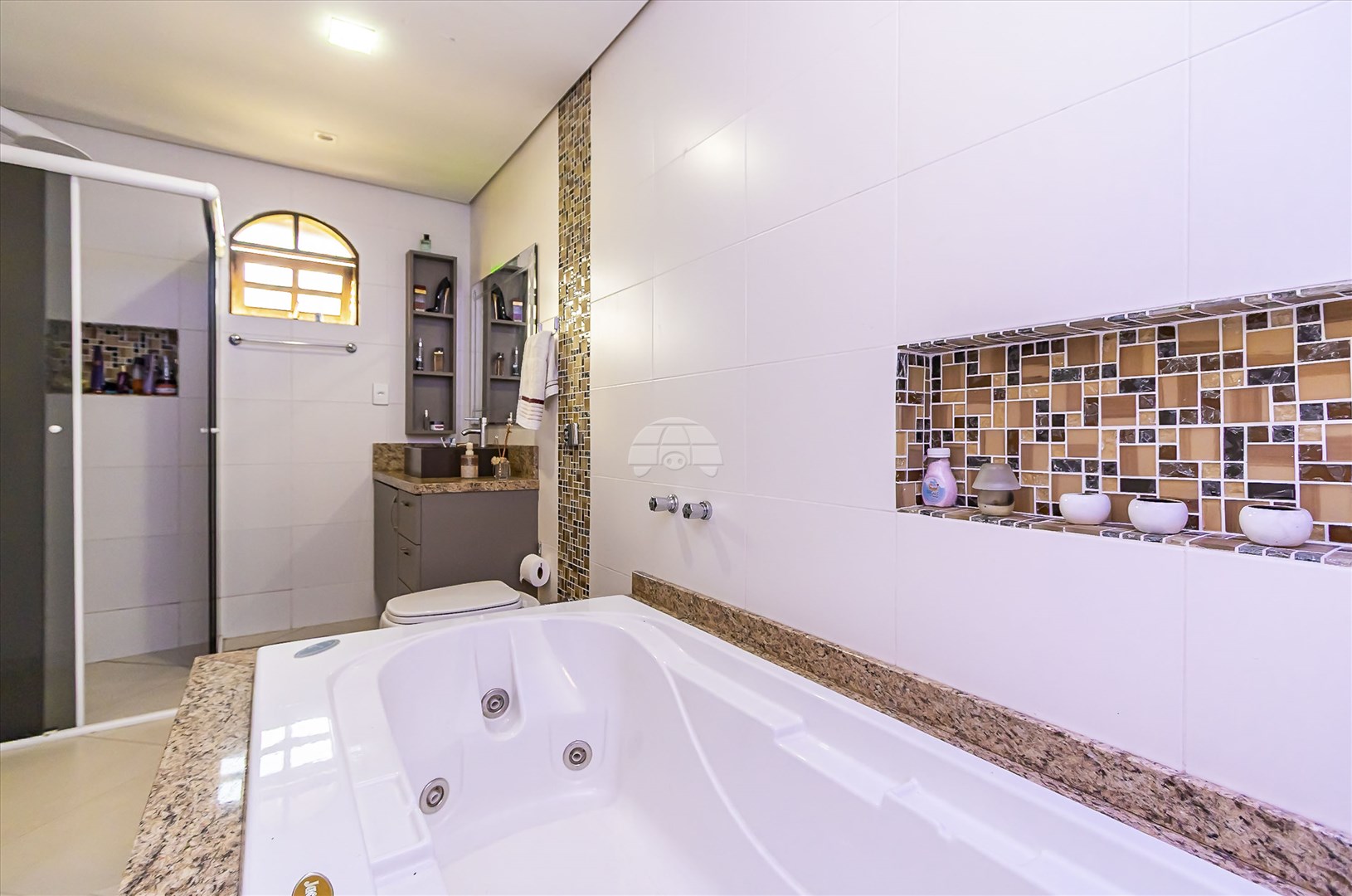 Casa à venda em Cajuru, Curitiba — GOMES CONSULTOR IMOBILIARIO LTDA.