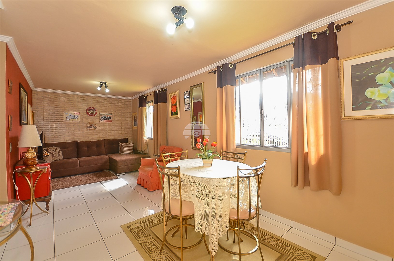 Casa à venda em Bacacheri, Curitiba — Portal Chave Fácil