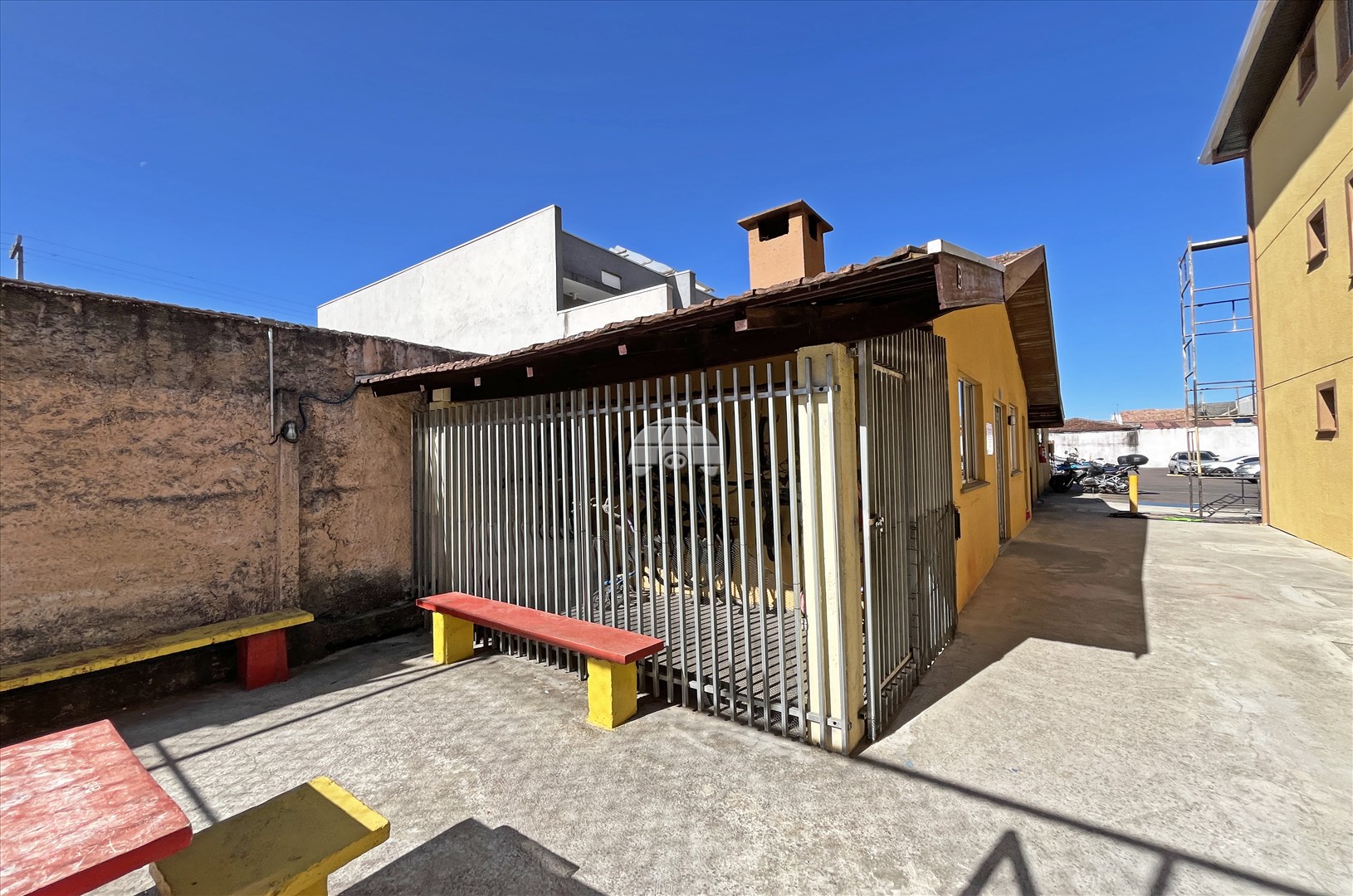 Apartamento para alugar em Sítio Cercado, Curitiba — MAFI ADMINISTRADORA DE IMOVEIS LTDA