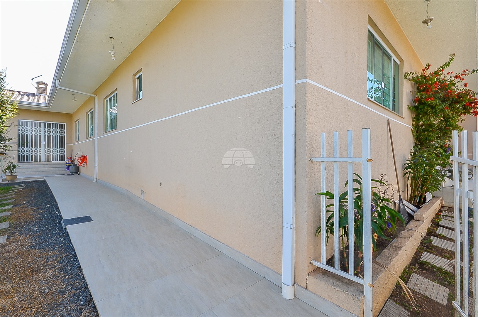 Casa à venda em São Braz, Curitiba — GOMES CONSULTOR IMOBILIARIO LTDA.