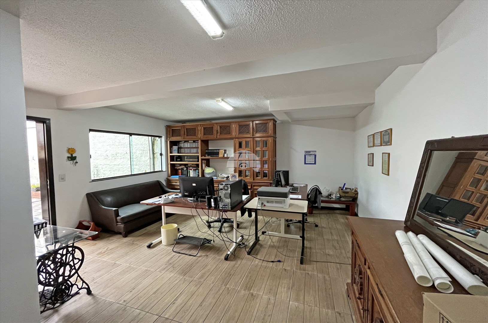 Sala/Conjunto Comercial para alugar em São Lourenço, Curitiba — Portal Chave Fácil