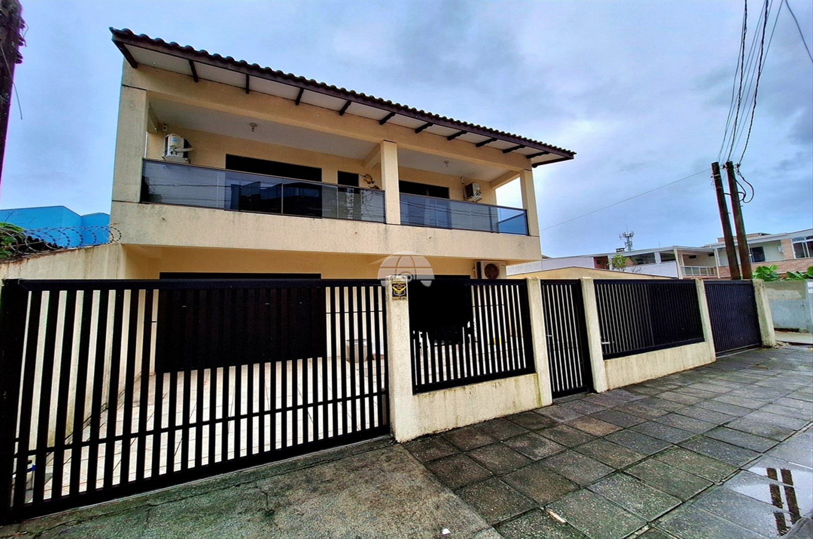 Sobrado à venda em Caioba, Matinhos — Portal Chave Fácil
