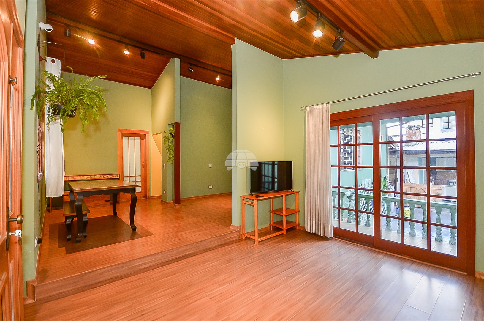 Casa à venda em Tarumã, Curitiba — Portal Chave Fácil