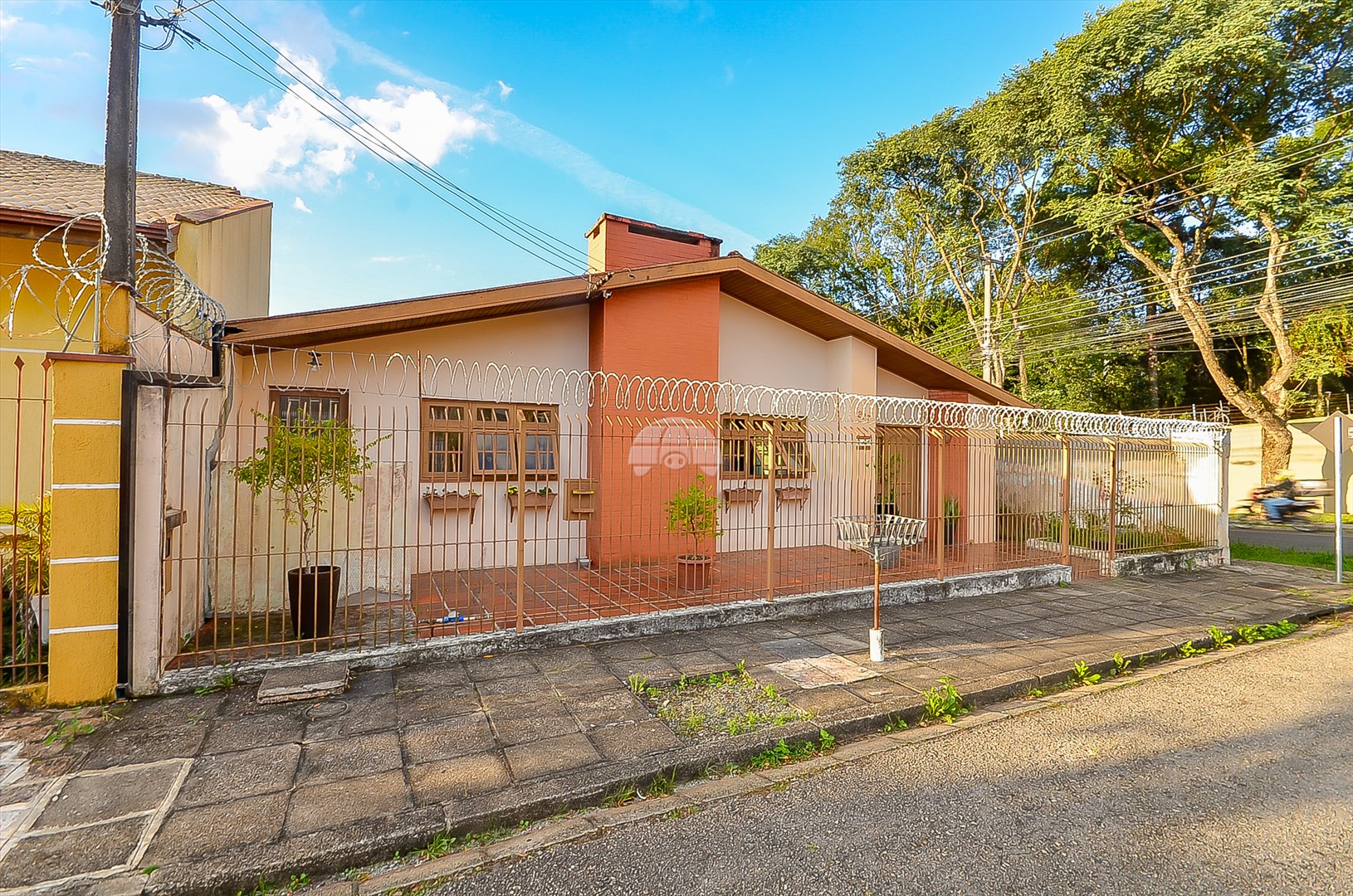 Casa à venda em Tarumã, Curitiba — Portal Chave Fácil