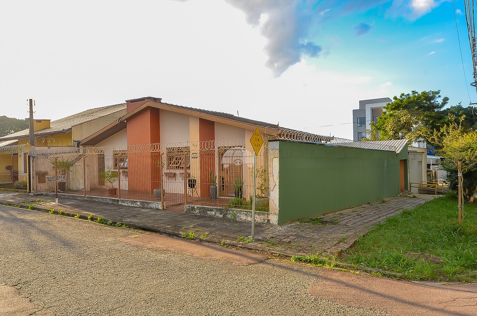 Casa à venda em Tarumã, Curitiba — Portal Chave Fácil
