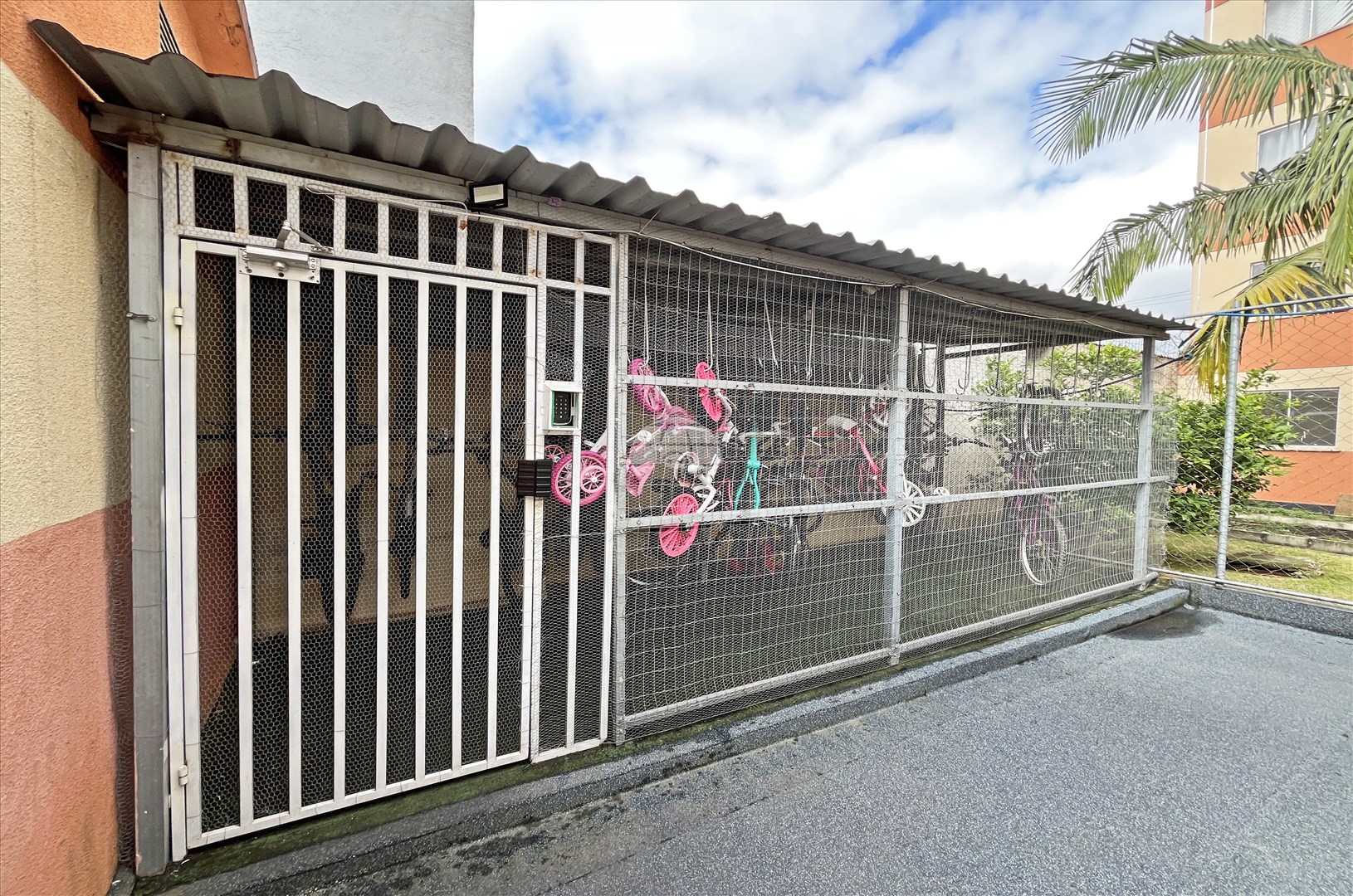 Apartamento para alugar em Sítio Cercado, Curitiba — MAFI ADMINISTRADORA DE IMOVEIS LTDA