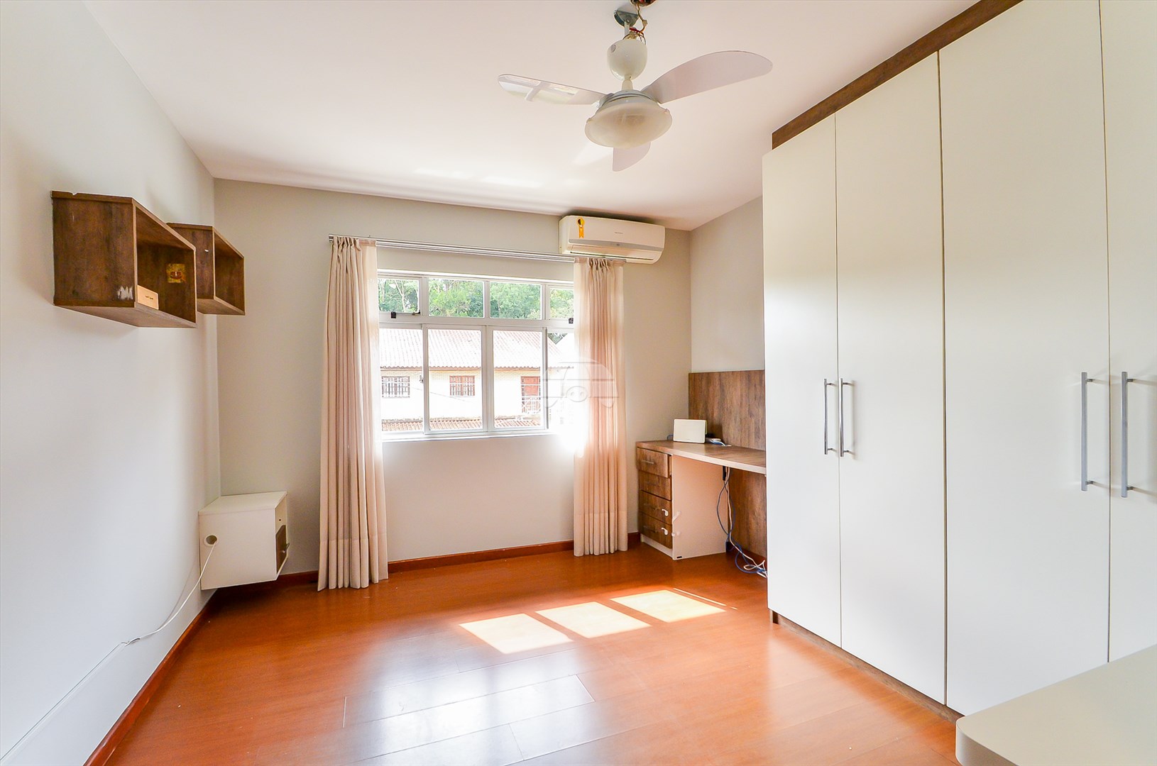 Casa à venda em Barreirinha, Curitiba — TESTE 12342