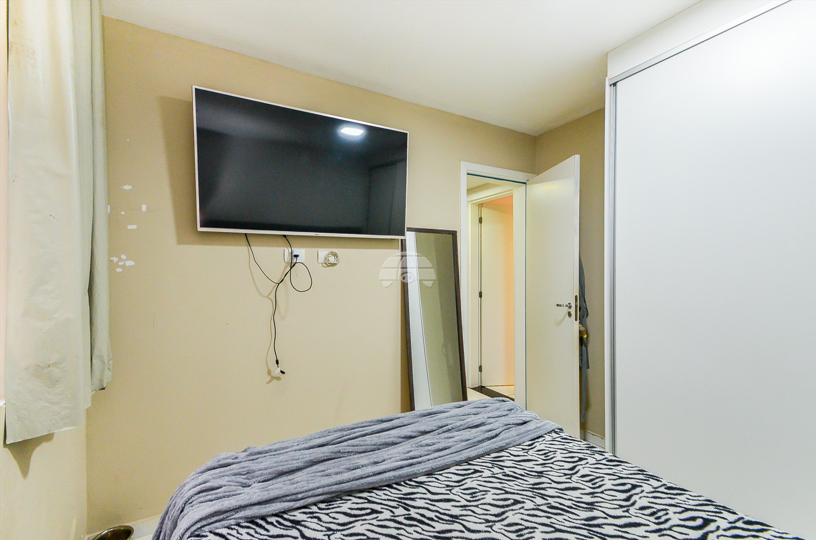 Apartamento à venda em Santa Cândida, Curitiba — GOMES CONSULTOR IMOBILIARIO LTDA.