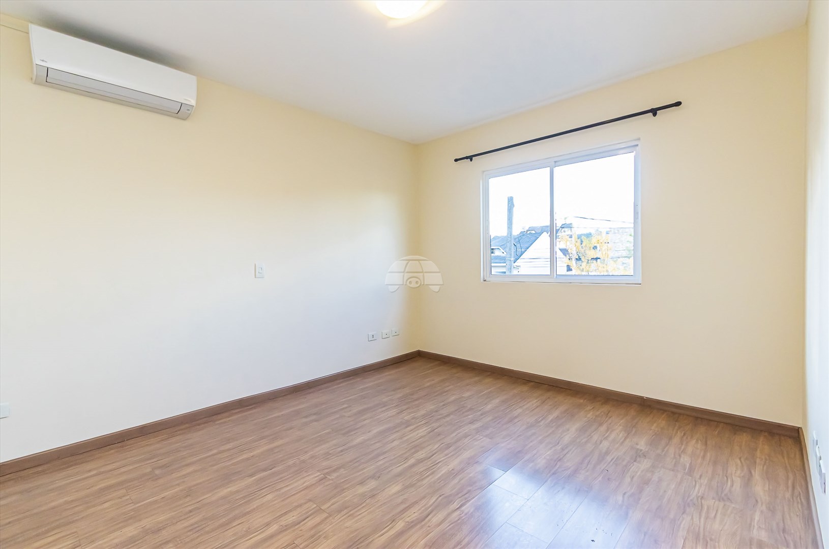 Casa à venda em Abranches, Curitiba — Kondor Imóveis: Imobiliária em Curitiba | Uma imobiliária pra você