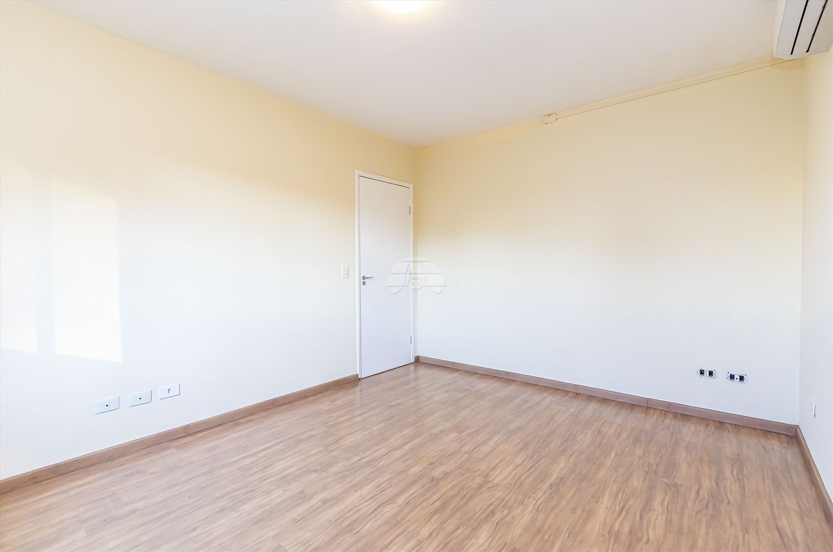 Casa à venda em Abranches, Curitiba — Kondor Imóveis: Imobiliária em Curitiba | Uma imobiliária pra você