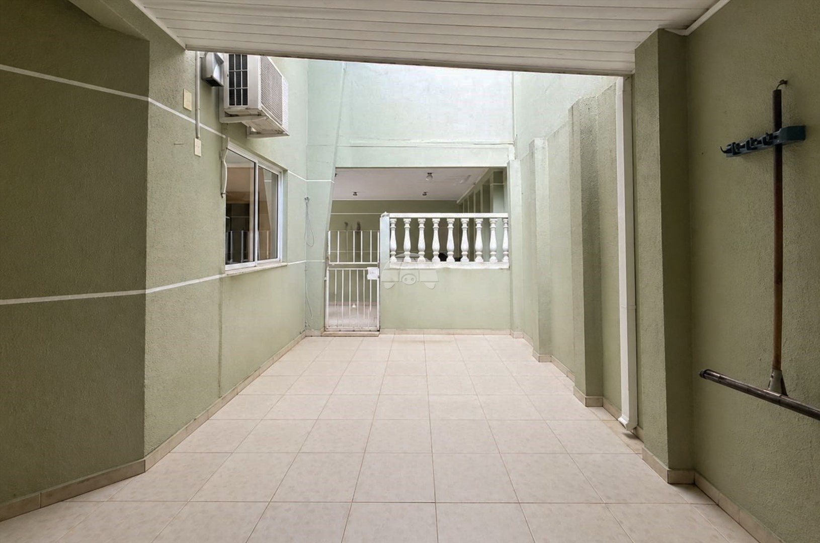 Casa à venda em São Braz, Curitiba — GOMES CONSULTOR IMOBILIARIO LTDA.
