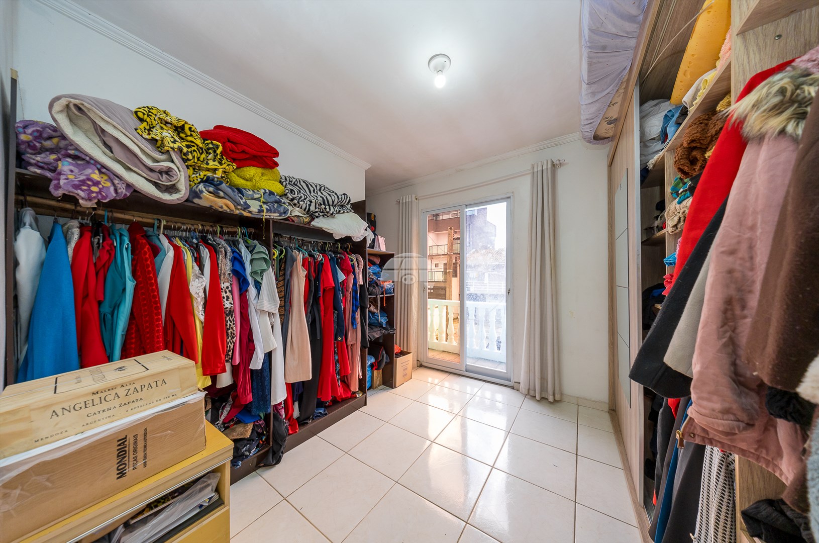 Casa à venda em Sítio Cercado, Curitiba — GOMES CONSULTOR IMOBILIARIO LTDA.